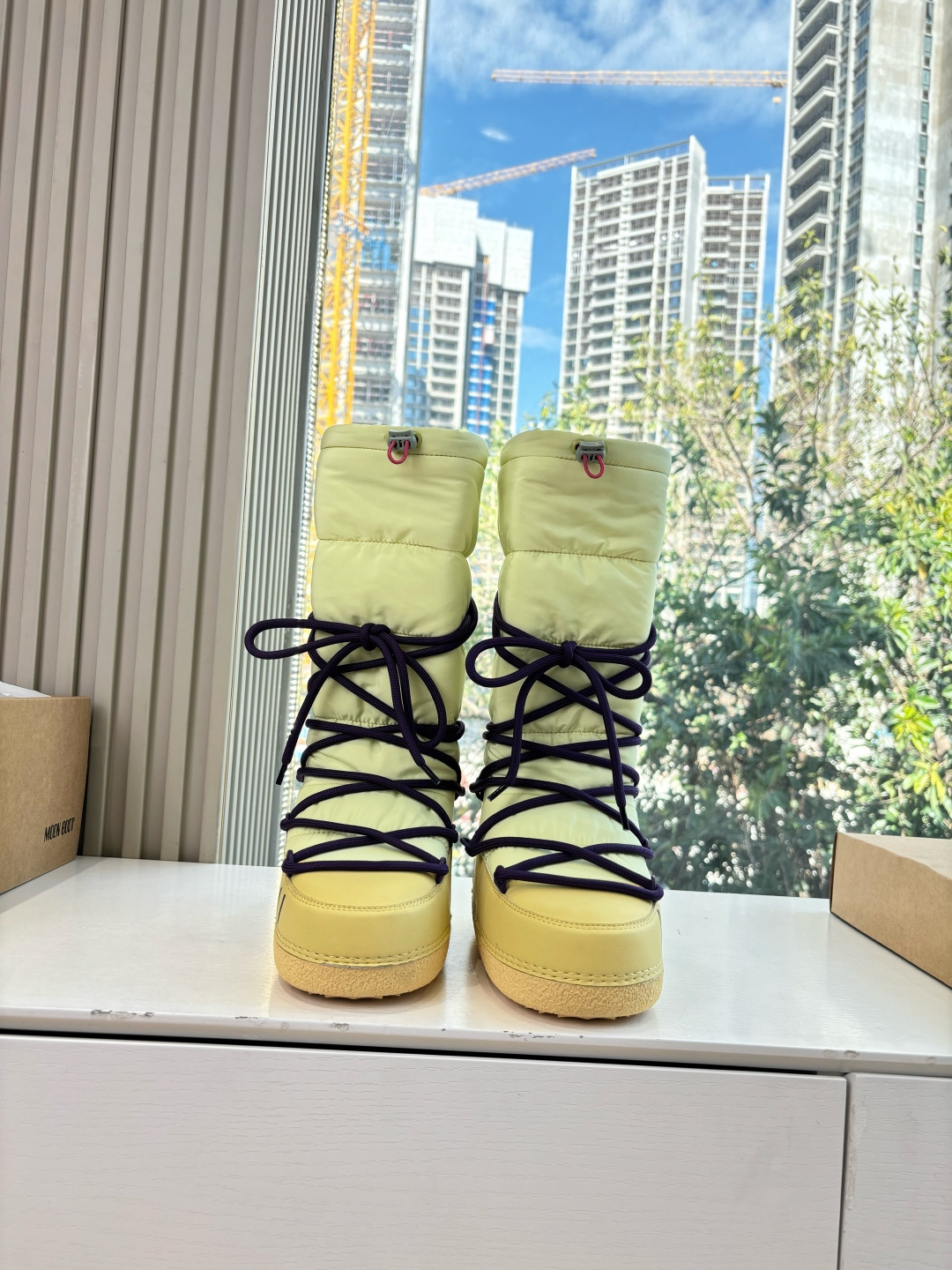 NO:626623,G042 WYSIWYG INUIKII trendy brand autumn and winter show style down boots and ski shoes. This ski shoe is very popular this year, the color matching is very fashionable, and the cool personality is very strong!  Fashion hits the streets!  All major Internet celebrities have the same style!  A must-have item for winter skiing. Imported waterproof down cowhide fabric. Eco-friendly and warm woolen lining. Logo on the sole. Non-slip sole. This shoe is very comfortable and feels great. Size 35-41 (customized for 40 and 41), snow boots, boots, down jacket, cowhide.19860909G042所见即所得INUIKII潮牌秋冬秀款羽绒靴滑雪鞋 这款滑雪鞋今年非常爆,色彩搭配非常时尚 超酷个性非常强！潮派炸街！各大网红明星同款！冬季滑雪必备爆款 面料进口防水羽绒牛皮面 内里环保保暖毛呢  鞋底带logo 防滑鞋底 这款鞋子上脚非常舒服 脚感很棒  码数35-41（40 41定制),雪地靴,boots,down jacket,cowhide,Women's Shoes