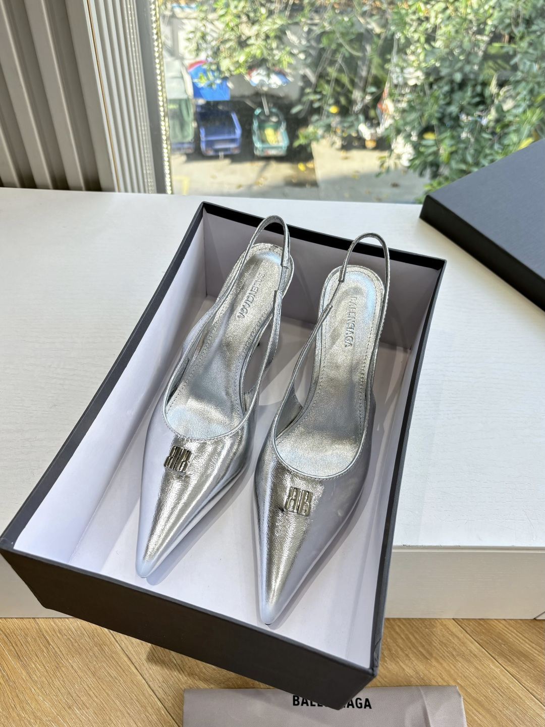 NO:722247,G289 What You See Is What You Get Balenciag*2026 Spring and Summer New Ballet High Heel Single Dance Shoes Balenciaga has a very classic design. The high heels are very sexy and match your wild self!  Full of uninhibited style, the special natural texture of the inner upper is clear and delicate, giving it a natural beauty!  The upper feet are particularly feminine!  The new color combinations are also very beautiful!  Material metal cowhide, lining cowhide, outsole, genuine leather outsole imported from Italy, shoe size 35-39/40 41. Customized, non-refundable, high heels, balenciaga, balenciaga, high heels, cowhide, Leather soles19860909G289所见即所得Balenciag*2026春夏新款芭蕾高跟单鞋舞鞋巴黎世家非常经典的设计,高跟鞋非常性感,搭配狂野自我！不羁风格满满,内里鞋面的特殊天然纹路清晰细腻,有一种自然美感！上脚特别有女人味！上新的新色搭配也都非常好看！ 材质金属牛皮 内里牛里 大底意大利进口真皮大底 鞋码35-39/40 41.定制不退换,高跟鞋,balenciaga,balenciaga,high heels,cowhide,Leather soles,Women's Shoes