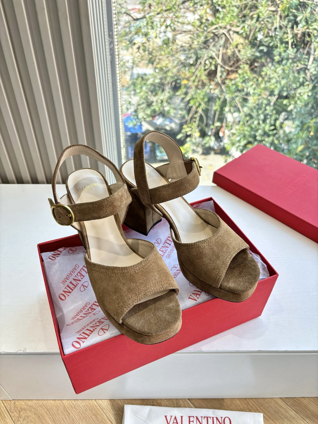 G289 WYSIWYG VALENTINO Sandalias clásicas Valentino 2026 primavera y verano La forma del zapato VLOGO SIGNATURE tiene l…