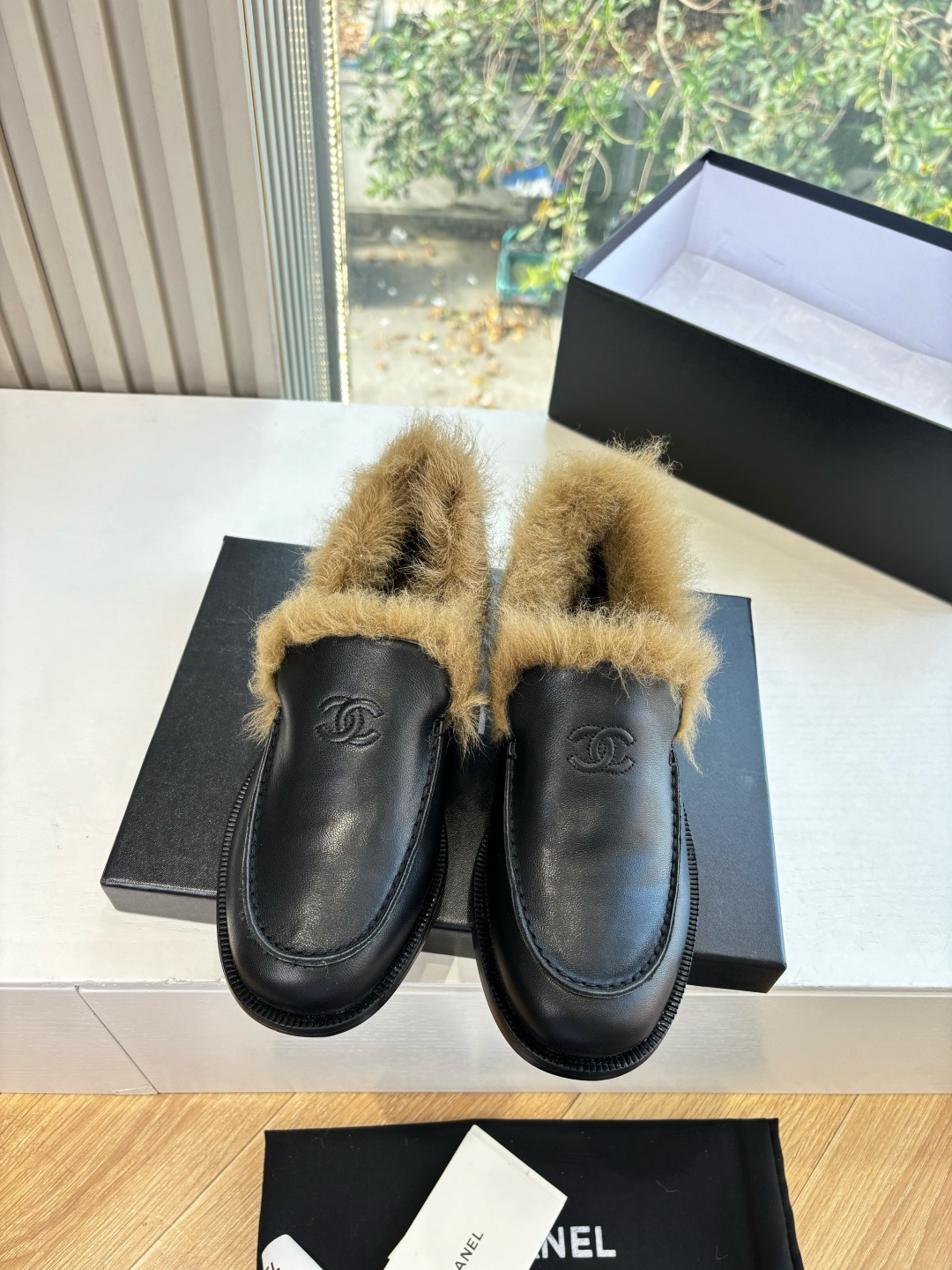 G012所见即所得CHANE*|小香新品复古玛丽珍乐福鞋简约勾勒永不过时的时尚轮廓 。精致双C标志点缀 是品牌格调的无声 G012所见即所得CHANE*|小香新品复古玛丽珍乐福鞋简约勾勒永不过时的时尚轮廓 。精致双C标志点缀 是品牌格调的无声