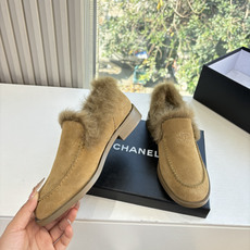 G012所见即所得CHANE*|小香新品复古玛丽珍乐福鞋简约勾勒永不过时的时尚轮廓 。精致双C标志点缀 是品牌格调的无声 G012所见即所得CHANE*|小香新品复古玛丽珍乐福鞋简约勾勒永不过时的时尚轮廓 。精致双C标志点缀 是品牌格调的无声