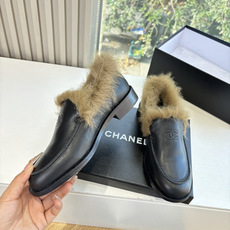 G012所见即所得CHANE*|小香新品复古玛丽珍乐福鞋简约勾勒永不过时的时尚轮廓 。精致双C标志点缀 是品牌格调的无声 G012所见即所得CHANE*|小香新品复古玛丽珍乐福鞋简约勾勒永不过时的时尚轮廓 。精致双C标志点缀 是品牌格调的无声