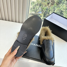 G012所见即所得CHANE*|小香新品复古玛丽珍乐福鞋简约勾勒永不过时的时尚轮廓 。精致双C标志点缀 是品牌格调的无声 G012所见即所得CHANE*|小香新品复古玛丽珍乐福鞋简约勾勒永不过时的时尚轮廓 。精致双C标志点缀 是品牌格调的无声