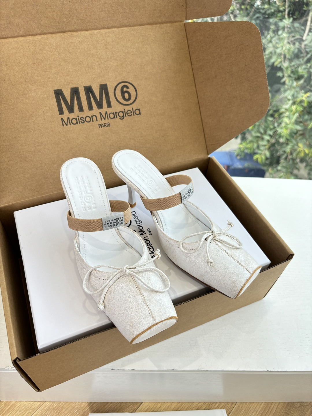 NO:694389,G178 purchasing agent level 2025 Maison Margie* Margie split toe stiletto heel retro Mary Jane square toe ballet finger fish mouth single shoes. A great version. Very difficult to make!  Margiela split-toe shoes have been pushed into the limelight again, and Xiaohongshu’s posts have exploded one after another!  A must-have for sexy and cool girls. Fried chicken looks good on your feet. Don't worry. Wear it and you will be the most unique existence among that group. The fabric is imported sheepskin. The lining is cowhide. Outsole. Genuine leather sole imported from Italy. Size: 35-39/40.41. Customized, non-returnable and non-exchangeable. Slippers, ballet shoes, masion margiela, mary jane, slippers, cowhide, sheepskin.19860909G178代购级别2025Maison Margie*马吉拉分趾细跟复古玛丽珍方头芭蕾舞指鱼嘴单鞋棒了的版本 非常不好做！马吉拉分趾鞋又被推到风口啦 小红书发一个爆一个！性感酷辣女孩必备 上脚炒鸡好看 大家放心冲 穿上它你就是那个人群中最独特的存在 面料进口羊皮 内里垫脚牛皮 大底 意大利进口真皮底 码数:35-39/40.41定制不退不换,拖鞋芭蕾舞鞋,masion margiela,mary jane,slippers,cowhide,sheepskin,Women's Shoes
