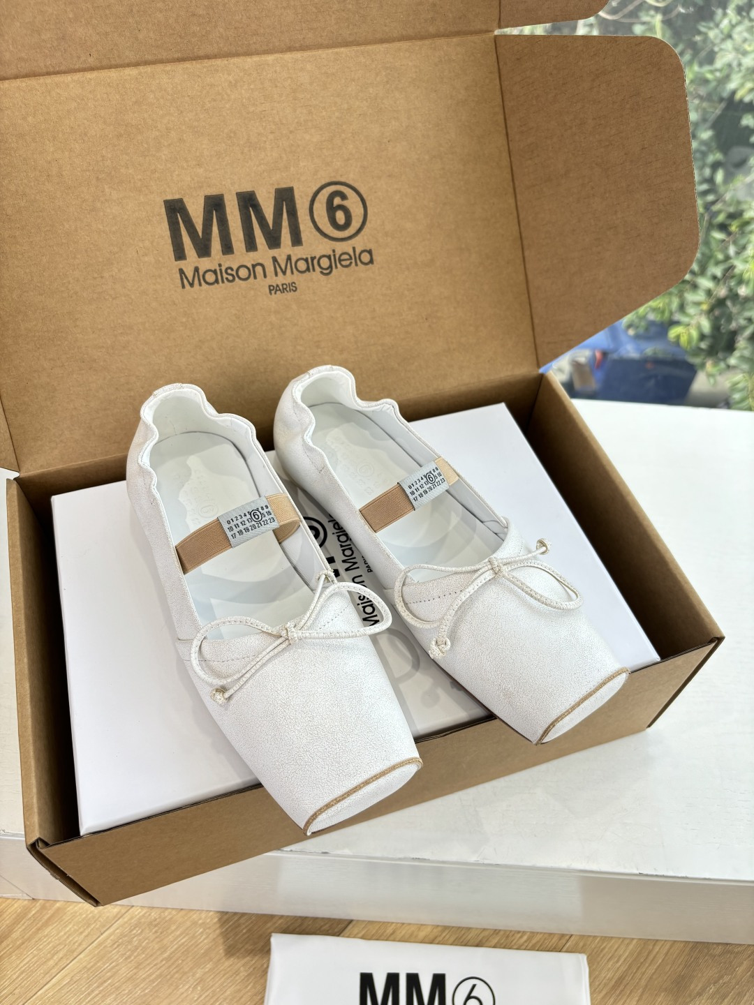 NO:694395,G178 purchasing agent level 2025 Maison Margie* Margie split-toe flat-soled retro Mary Jane square toe ballet finger fish mouth single shoes. A great version. Very difficult to make!  Margiela split-toe shoes have been pushed into the limelight again, and Xiaohongshu’s posts have exploded one after another!  A must-have for sexy and cool girls. Fried chicken looks good on your feet. Don't worry. Wear it and you will be the most unique existence among that group. The fabric is imported sheepskin. The lining is cowhide. Outsole. Genuine leather sole imported from Italy. Size: 35-39/40.41. Customized, non-returnable and non-exchangeable. Slippers, ballet shoes, masion margiela, mary jane, slippers, cowhide, sheepskin.19860909G178代购级别2025Maison Margie*马吉拉分趾平底复古玛丽珍方头芭蕾舞指鱼嘴单鞋棒了的版本 非常不好做！马吉拉分趾鞋又被推到风口啦 小红书发一个爆一个！性感酷辣女孩必备 上脚炒鸡好看 大家放心冲 穿上它你就是那个人群中最独特的存在 面料进口羊皮 内里垫脚牛皮 大底 意大利进口真皮底 码数:35-39/40.41定制不退不换,拖鞋芭蕾舞鞋,masion margiela,mary jane,slippers,cowhide,sheepskin,Women's Shoes