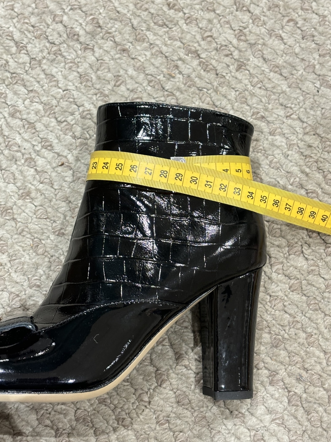 G170😀代购级别CHANEL 香奈儿*小香秋冬新切尔西短靴真的是帅气时尚的代表，靴筒Chanel字母点缀 低调不失奢华