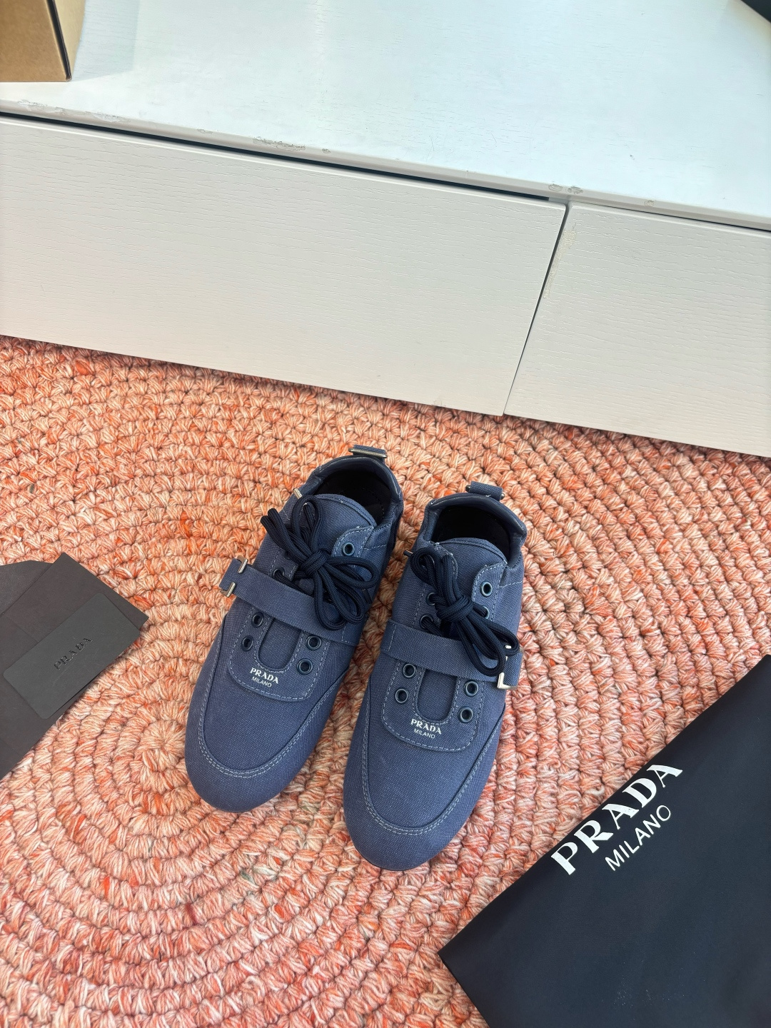 NO:751427,G741 WYSIWYG Prada 26ss new style, new catwalk slip-on slip-on shoes, official spring and summer catwalk style of Dexun shoes, fashionable and versatile, can be salty or sweet, and does not rub your feet at all. Whether worn barefoot or with socks, it is super age-reducing and super versatile!  Fabric upper, sheepskin lining, original rubber outsole, size 35-39 (40.41 customized, non-returnable, non-exchangeable), casual shoes/sports shoes, prada, sneakers, sheepskin, socks19860909G741所见即所得Prada 26ss新款 走秀新款一脚蹬懒人鞋 德训鞋官方春夏走秀新款,时髦百搭·即可咸又可甜·一点也不磨脚 无论光脚穿还是搭配袜子穿都超级减龄 超级无敌百搭！ 鞋面布面 内里垫脚羊皮 鞋底原版橡胶大底 码数35-39（40 .41定制不退不换),休闲鞋/运动鞋,prada,sneakers,sheepskin,socks,Women's Shoes