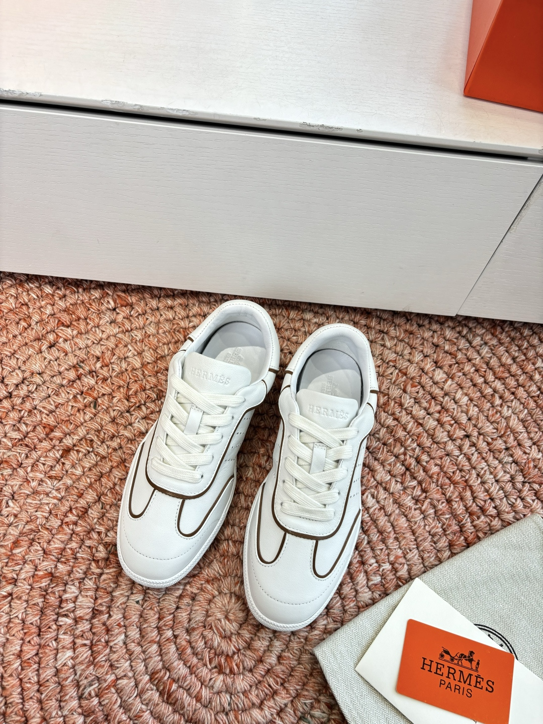 NO:751420,Men's 20G059 counter version Hermès bouncing sneakers for men, actual shots, the most worth buying Hermès couple sneakers, the legendary shoe trend that you should buy even if it is not in stock, fashionable, comfortable, versatile, although the price has increased, but the price is really not expensive, the new colors are very good-looking, there are many other colors, there are not so many choices, but they are also very good-looking, especially with the couple style. The fabric is customized to match the cowhide, the lining is original, the sole is exclusive and original suction mold outsole  Size 35-45 (39.40.41 when ordering, please note for men and women. 45 is custom-made and is non-returnable and non-exchangeable), casual shoes/sports shoes, hermes, sneakers, cowhide19860909男20G059专柜版爱马仕 bouncing运动鞋男款实拍最值得的入手的爱马仕情侣运动鞋传说中不配货也要买的鞋潮流 时尚 舒适 百搭 虽然涨价 但价格真不贵新出的配色都很好看 还有很多其他配色,选择没有那么多不过也是很好看,尤其搭配情侣款感感 面料定制对版牛皮 内里原版内里 鞋底独家原版吸模大底 尺码35-45(39.40.41下单备注男女.45定制不退不换),休闲鞋/运动鞋,hermes,sneakers,cowhide,Women's Shoes