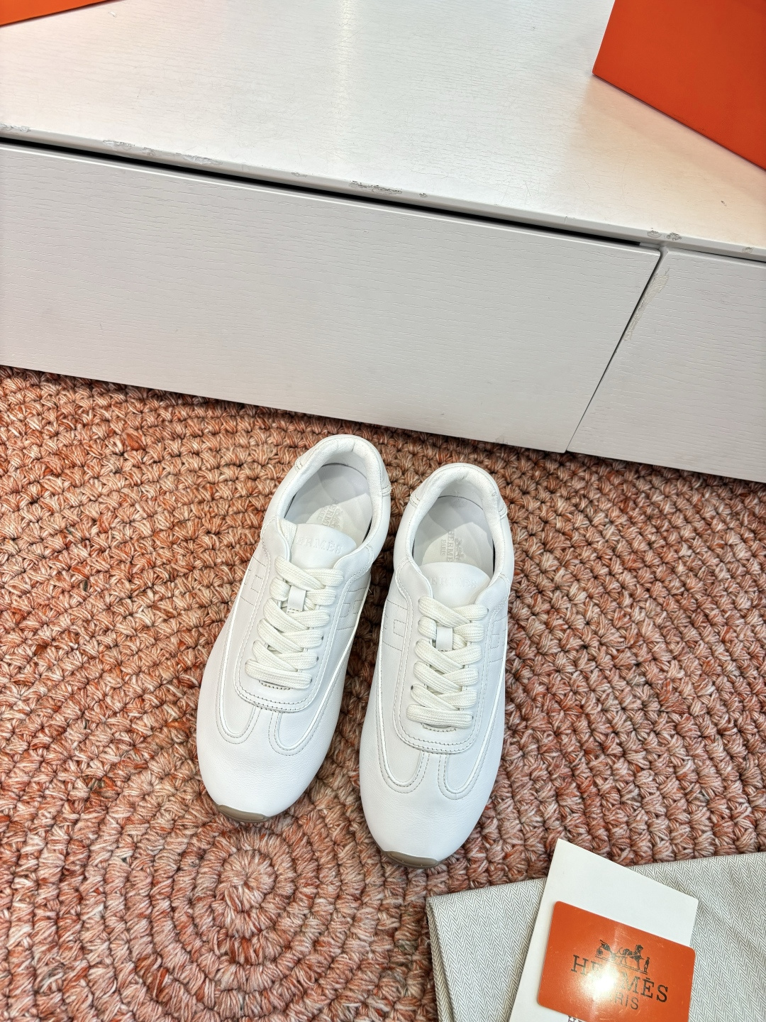 NO:751422,G059 counter version of Hermès bouncing sneakers, real shots, the most worth buying Hermès sneakers, the legendary shoe trend that is not in stock, fashionable, comfortable, versatile, although the price has increased, but the price is really not expensive, the new colors are very good-looking, there are many other colors, there are not so many choices, but they are also very good-looking, especially with couple styles.  Size 35-41 (40.41 customized, no replacement unless pictured), casual shoes/sports shoes, hermes, sneakers, cowhide19860909G059专柜版爱马仕 bouncing运动鞋实拍最值得的入手的爱马仕运动鞋传说中不配货也要买的鞋潮流 时尚 舒适 百搭 虽然涨价 但价格真不贵新出的配色都很好看 还有很多其他配色,选择没有那么多不过也是很好看,尤其搭配情侣款感感 面料对版牛皮/磨砂 内里原版内里 鞋底独家原版吸模大底 尺码35-41(40.41定制不图不换),休闲鞋/运动鞋,hermes,sneakers,cowhide,Women's Shoes