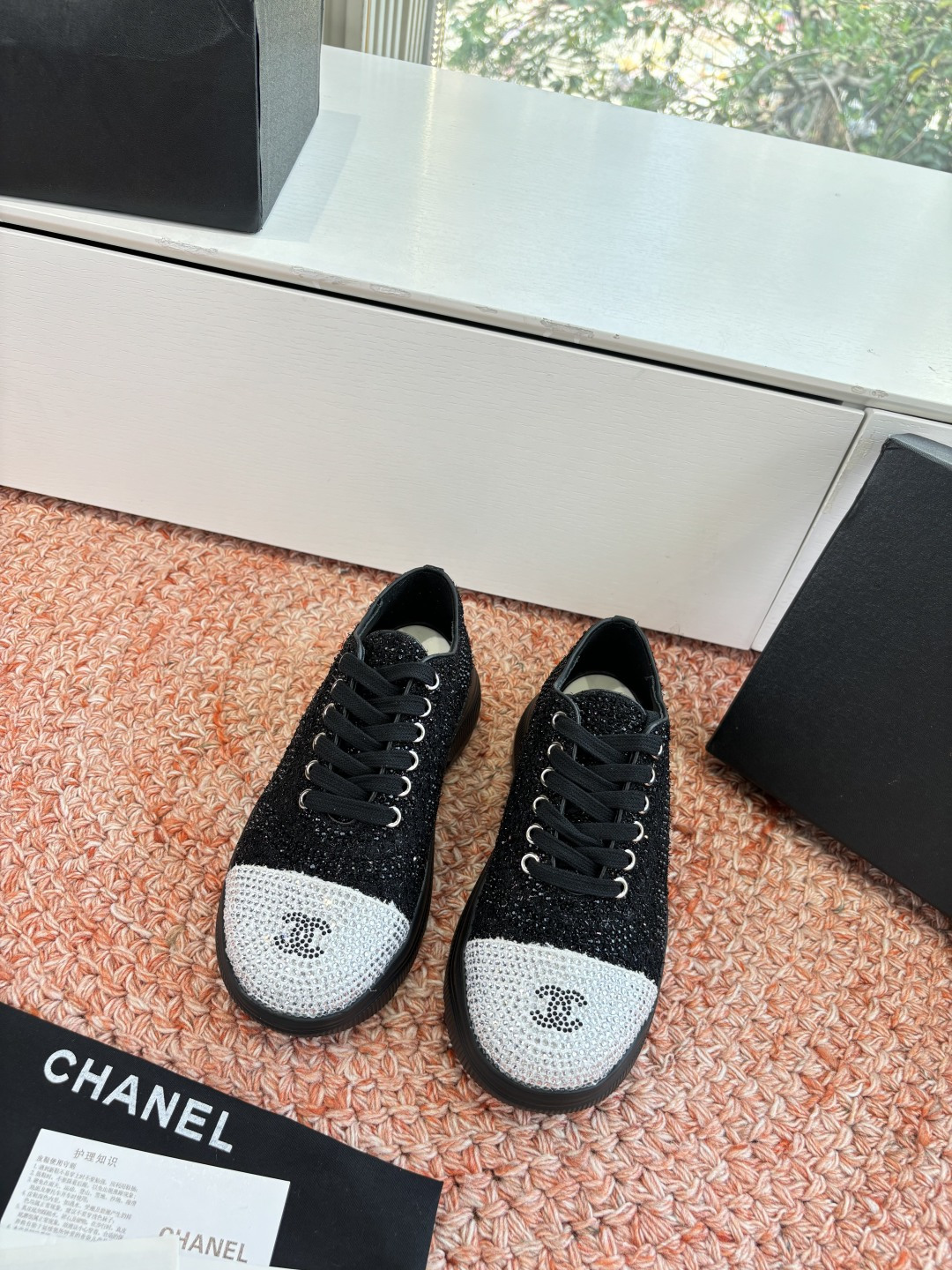 NO:694495,G042 What you see is what you get CHANEL/Chanel rhinestone 2026 new style small fragrant suede round-toe thick-soled sneakers, fashionable height-increasing shoes, casual shoes, women's author Chanel Chanel New style flash diamond casual sneakers, this classic design, the style of the upper with multiple crafts and electric embroidery, the outsole is fashionable and sporty, extraordinary, with a variety of color matching elements, diverse mix and match, very good-looking, imported special material hot rhinestones, lining Yuan version of sheepskin, sole original molded sole  Full set of packaging 35-40 (40/41 customized, non-returnable), casual shoes/sports shoes, chanel, chanel, sneakers, sheepskin, chamois leather19860909G042所见即所得CHANEL/香奈儿水钻 2026新款小香风麂皮圆头厚底运动鞋时尚增高鞋休闲鞋 的女人作者Chanel香奈儿 新款 闪钻休闲款运动鞋 这款经典设计 鞋面多种工艺电绣的风格 大底却时尚运动不平凡的拥入了多种配色元素多元化混搭非常好看 面料进口特殊材质烫钻 内里元版羊皮 鞋底原版开模鞋底 全套包装 35-40(40/41定做不退换）,休闲鞋/运动鞋,chanel,chanel,sneakers,sheepskin,chamois leather,Women's Shoes