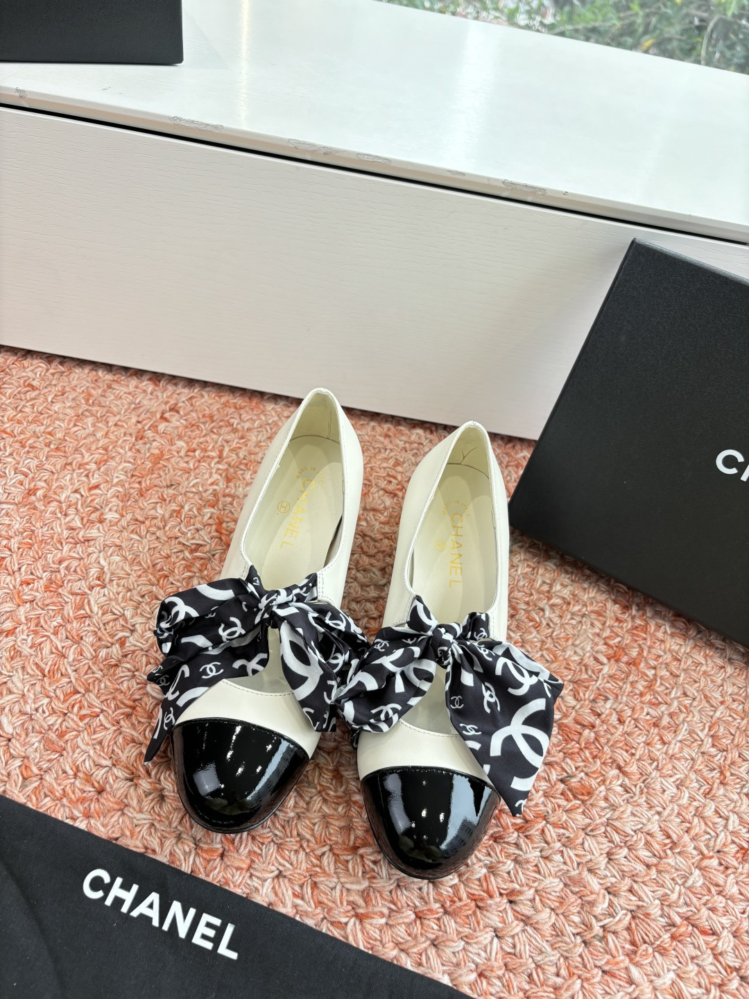 NO:694451,G391 WYSIWYG purchasing grade CHANE*2026 Little Chanel early spring hot-selling braided Mary Jane bow ribbon shoes, a perfect reserve!  !  Much more comfortable than the classic Slingback!  Every color is a whitening tool that makes your feet look whiter! So cute! Another popular fragrance~ Material: original sheepskin, original sheepskin lining, outsole, genuine leather sole, code number: 35-39/(34.40/41.42 customized, non-returnable, non-exchangeable), single shoes, chanel, chanel, mary jane, sheepskin19860909G391所见即所得代购级CHANE*2026小香奈儿早春爆品编织玛丽珍蝴蝶结丝带单鞋 妥妥的自留款！！比经典款Slingback舒服太多啦！每个颜色上脚都很显白 的显白利器!好嗲啊!又是火爆的小香~ 材质原版羊皮 内里原版内里羊皮 大底真皮鞋底 码数:35-39/(34.40/41.42定制不退不换),单鞋,chanel,chanel,mary jane,sheepskin,Women's Shoes