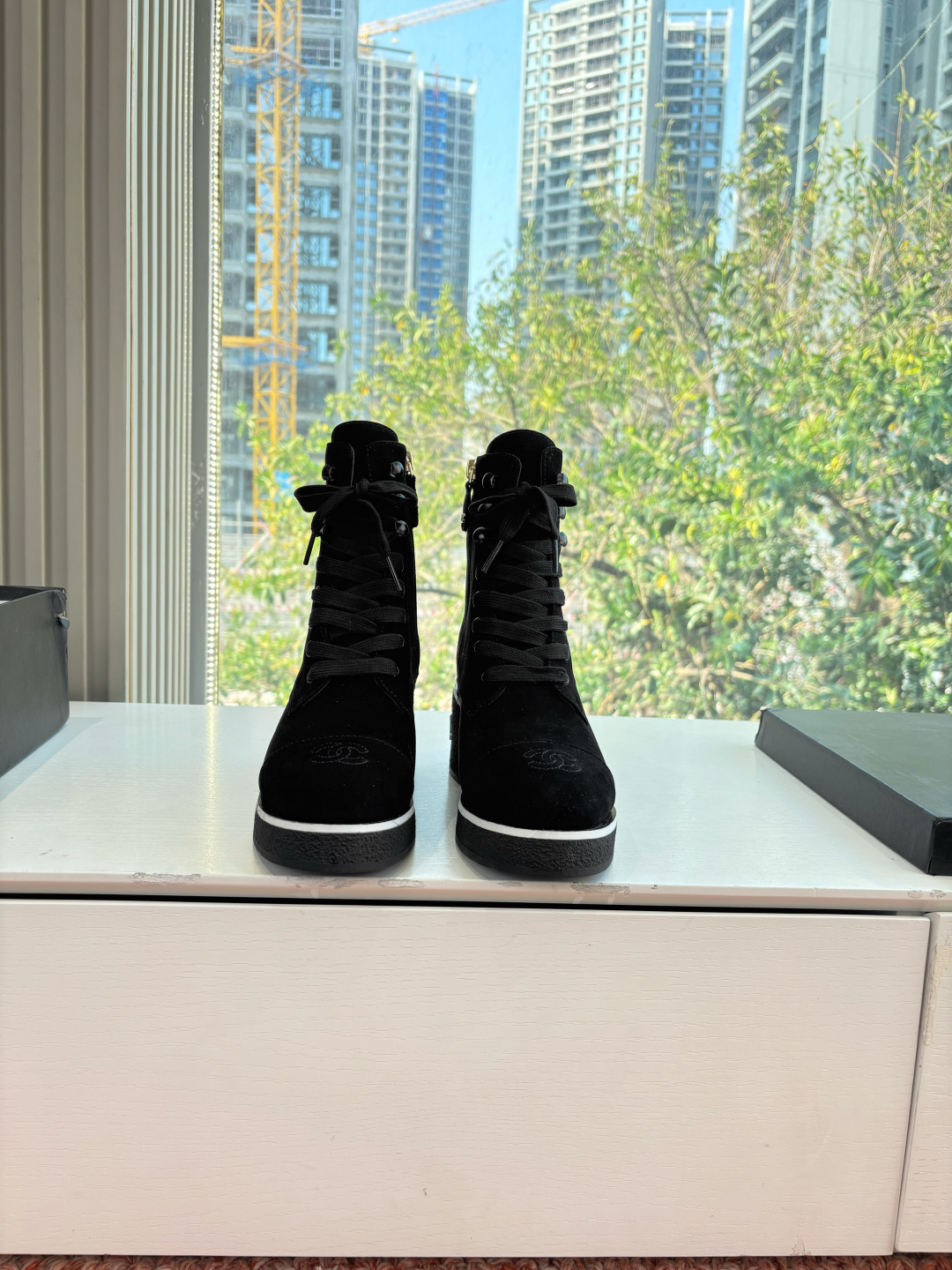 NO:694420,G302 WYSIWYG purchasing grade CHANE*2026 little Chanel strappy boots early spring explosive elastic boots, perfect for your own use!  !  Much more comfortable than the classic Slingback!  Every color is a whitening tool that makes your feet look whiter! So cute! Another popular fragrance~ Material: frosted cowhide, original sheepskin lining, outsole, genuine leather sole, size: 35-39/(40/41.42 customized, non-refundable, non-exchangeable), boots, chanel, chanel, boots, cowhide, sheepskin19860909G302所见即所得代购级CHANE*2026小香奈儿绑带靴子早春爆品弹力靴妥妥的自留款！！比经典款Slingback舒服太多啦！每个颜色上脚都很显白 的显白利器!好嗲啊!又是火爆的小香~ 材质磨砂牛皮 内里原版内里羊皮 大底真皮鞋底 码数:35-39/(40/41.42定制不退不换),靴子,chanel,chanel,boots,cowhide,sheepskin,Women's Shoes