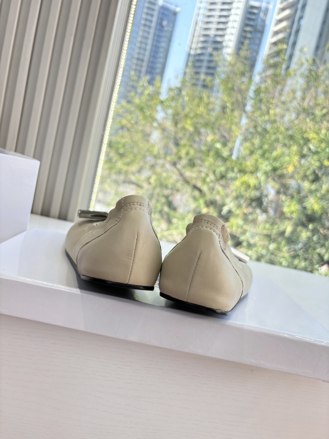 P🌾 G077Maison Margiela* 马吉拉𝟐𝟔𝐀𝐖新品MM6方头芭蕾鞋｜极简主义的柔焦叙事作