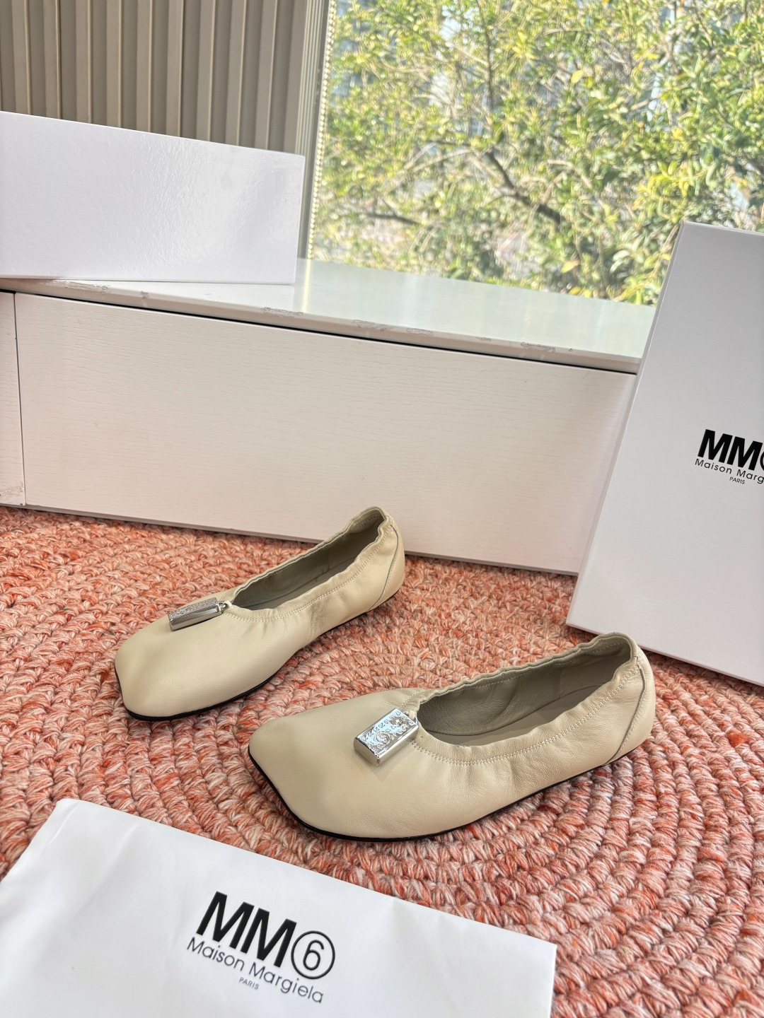 P🌾 G077Maison Margiela* 马吉拉𝟐𝟔𝐀𝐖新品MM6方头芭蕾鞋｜极简主义的柔焦叙事作