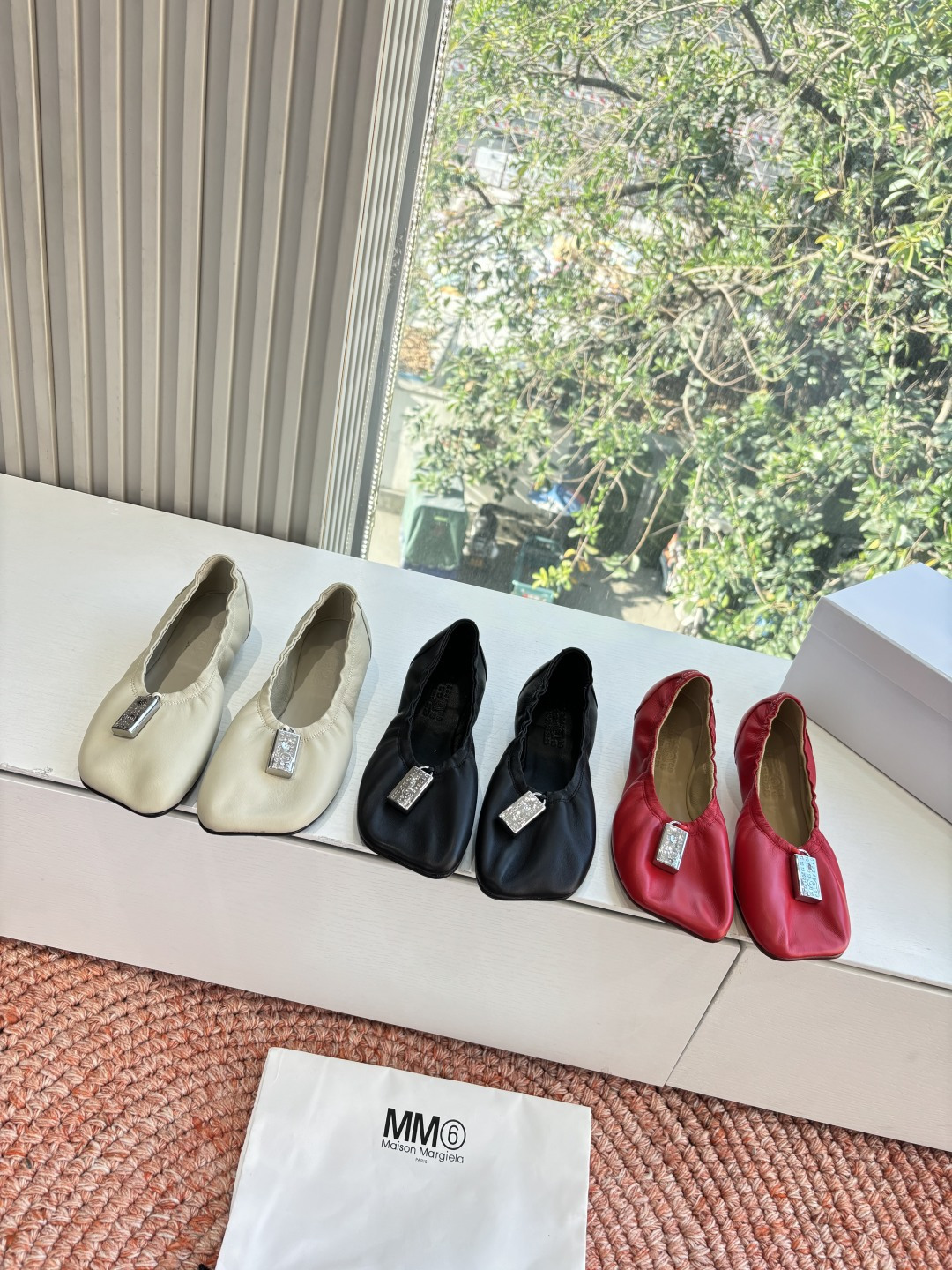 P🌾 G077Maison Margiela* 马吉拉𝟐𝟔𝐀𝐖新品MM6方头芭蕾鞋｜极简主义的柔焦叙事作