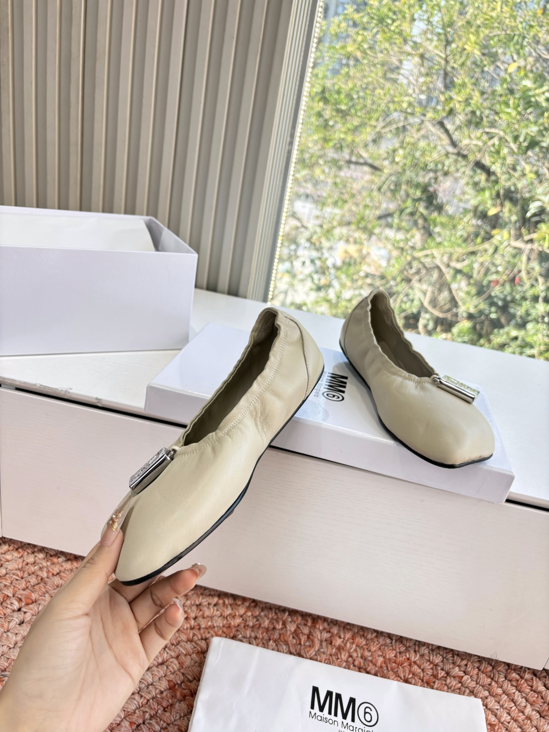P🌾 G077Maison Margiela* 马吉拉𝟐𝟔𝐀𝐖新品MM6方头芭蕾鞋｜极简主义的柔焦叙事作