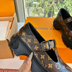 G049顶级版本Louis Vuitto路易斯威登LV驴牌你的LV穿搭今日分享 Louis Vuitton 老花厚底玛丽 G049顶级版本Louis Vuitto路易斯威登LV驴牌你的LV穿搭今日分享 Louis Vuitton 老花厚底玛丽