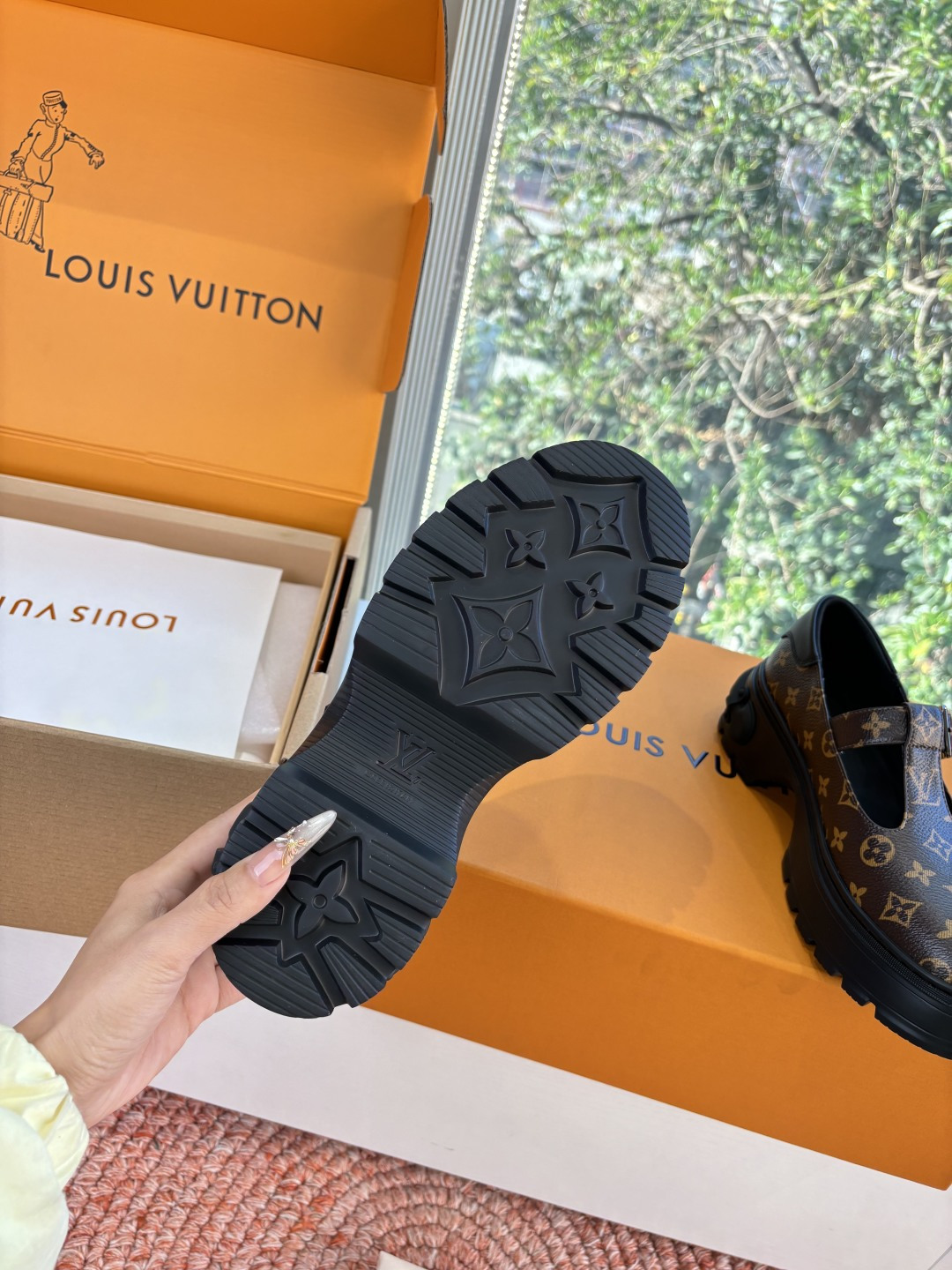 G049顶级版本Louis Vuitto路易斯威登LV驴牌你的LV穿搭今日分享 Louis Vuitton 老花厚底玛丽 G049顶级版本Louis Vuitto路易斯威登LV驴牌你的LV穿搭今日分享 Louis Vuitton 老花厚底玛丽