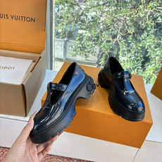 G049顶级版本Louis Vuitto路易斯威登LV驴牌你的LV穿搭今日分享 Louis Vuitton 老花厚底玛丽 G049顶级版本Louis Vuitto路易斯威登LV驴牌你的LV穿搭今日分享 Louis Vuitton 老花厚底玛丽