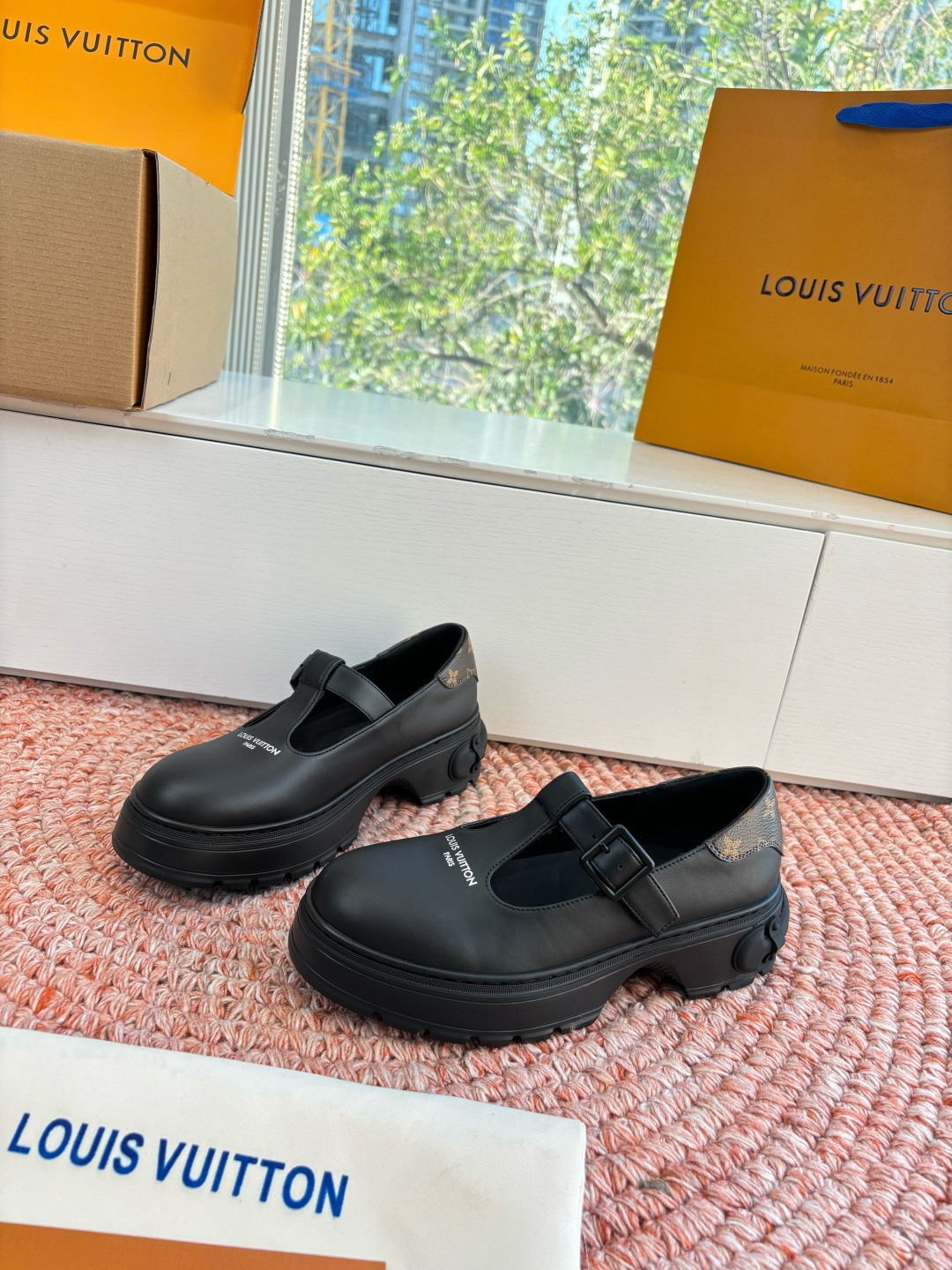 G049顶级版本Louis Vuitto路易斯威登LV驴牌你的LV穿搭今日分享 Louis Vuitton 老花厚底玛丽 G049顶级版本Louis Vuitto路易斯威登LV驴牌你的LV穿搭今日分享 Louis Vuitton 老花厚底玛丽