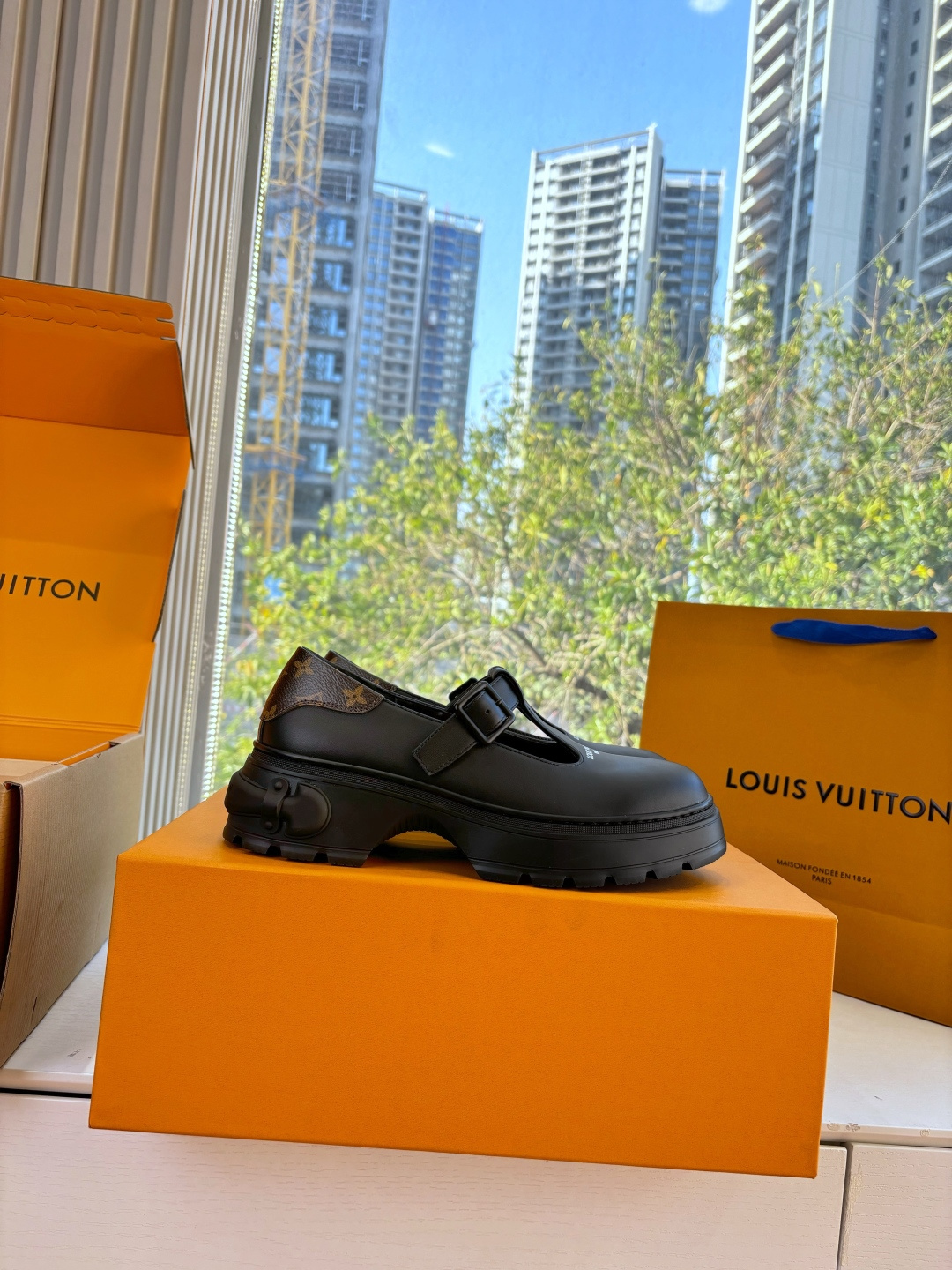 G049顶级版本Louis Vuitto路易斯威登LV驴牌你的LV穿搭今日分享 Louis Vuitton 老花厚底玛丽 G049顶级版本Louis Vuitto路易斯威登LV驴牌你的LV穿搭今日分享 Louis Vuitton 老花厚底玛丽