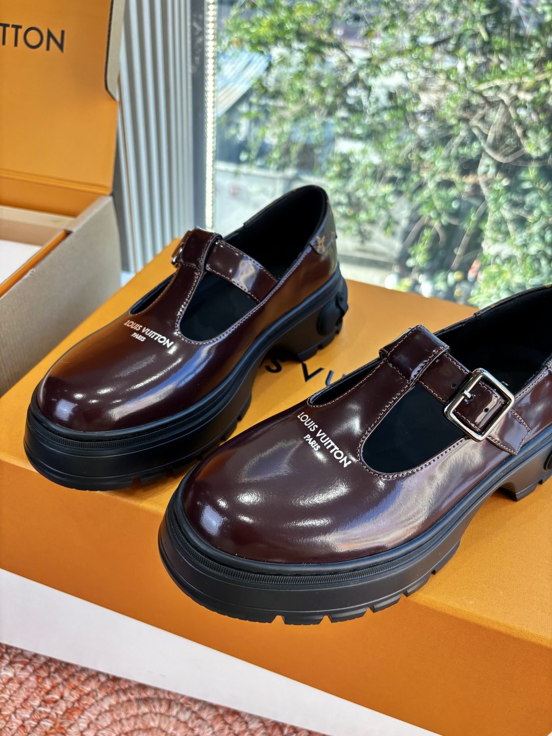 G049顶级版本Louis Vuitto路易斯威登LV驴牌你的LV穿搭今日分享 Louis Vuitton 老花厚底玛丽 G049顶级版本Louis Vuitto路易斯威登LV驴牌你的LV穿搭今日分享 Louis Vuitton 老花厚底玛丽