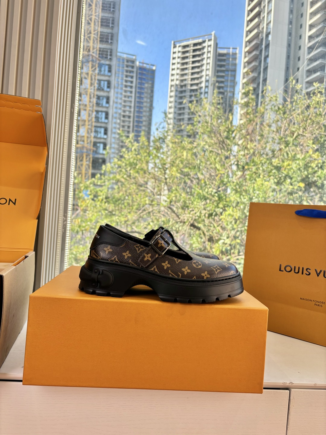 G049顶级版本Louis Vuitto路易斯威登LV驴牌你的LV穿搭今日分享 Louis Vuitton 老花厚底玛丽 G049顶级版本Louis Vuitto路易斯威登LV驴牌你的LV穿搭今日分享 Louis Vuitton 老花厚底玛丽