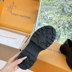 G049顶级版本Louis Vuitto路易斯威登LV驴牌你的LV穿搭今日分享 Louis Vuitton 老花厚底玛丽 G049顶级版本Louis Vuitto路易斯威登LV驴牌你的LV穿搭今日分享 Louis Vuitton 老花厚底玛丽