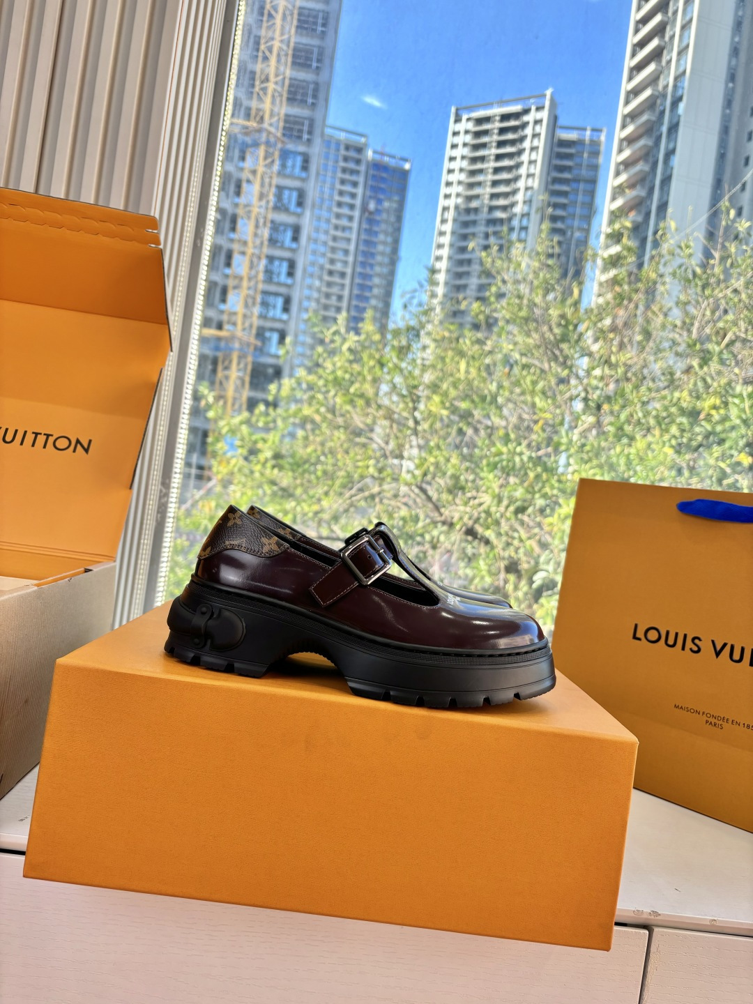 G049顶级版本Louis Vuitto路易斯威登LV驴牌你的LV穿搭今日分享 Louis Vuitton 老花厚底玛丽 G049顶级版本Louis Vuitto路易斯威登LV驴牌你的LV穿搭今日分享 Louis Vuitton 老花厚底玛丽