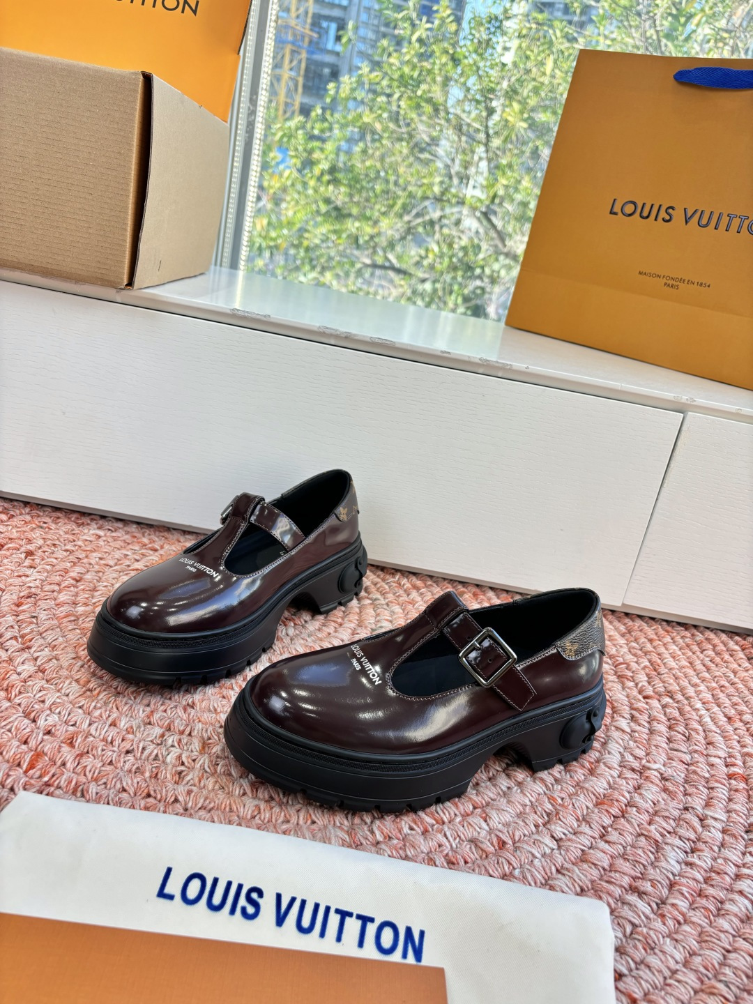 G049顶级版本Louis Vuitto路易斯威登LV驴牌你的LV穿搭今日分享 Louis Vuitton 老花厚底玛丽 G049顶级版本Louis Vuitto路易斯威登LV驴牌你的LV穿搭今日分享 Louis Vuitton 老花厚底玛丽