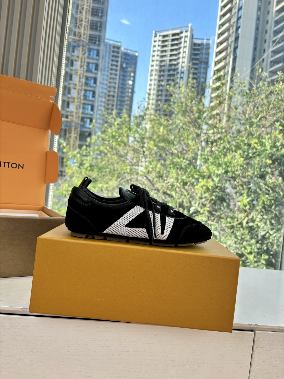 🌾G000所见即所得2026年春夏秀场上推出的 LV Footprint Soccer 芭蕾运动鞋是 P