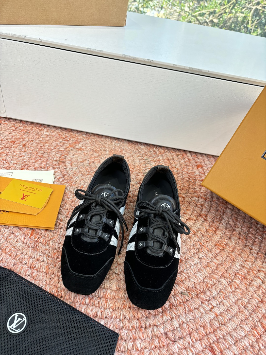 🌾G000所见即所得2026年春夏秀场上推出的 LV Footprint Soccer 芭蕾运动鞋是 P
