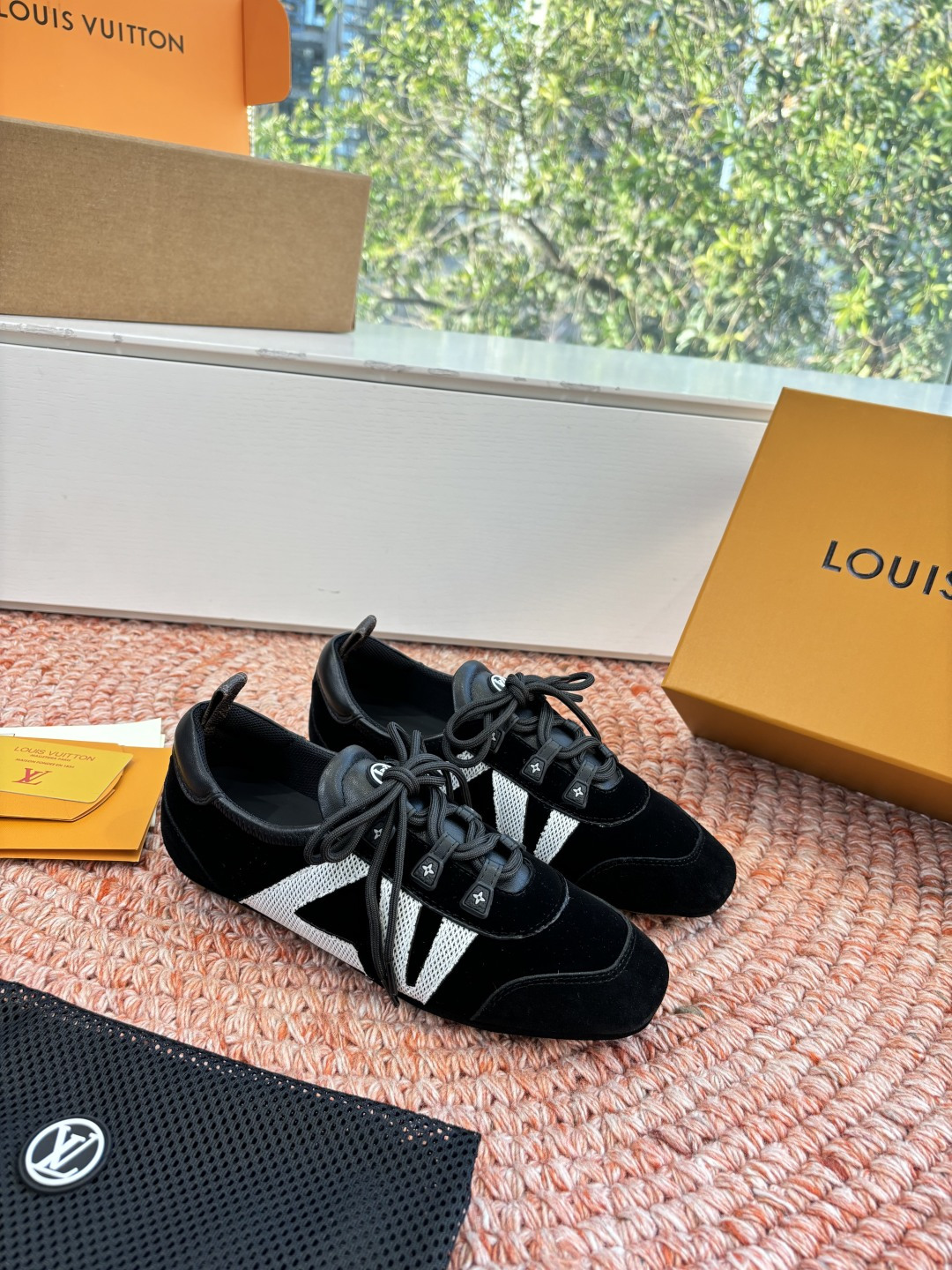 🌾G000所见即所得2026年春夏秀场上推出的 LV Footprint Soccer 芭蕾运动鞋是 P