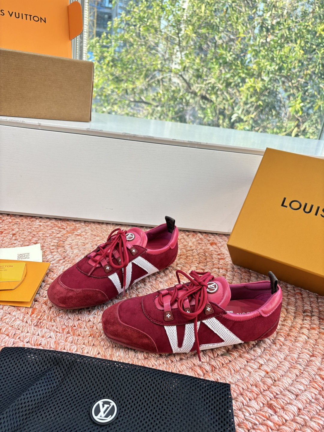 🌾G000所见即所得2026年春夏秀场上推出的 LV Footprint Soccer 芭蕾运动鞋是 P