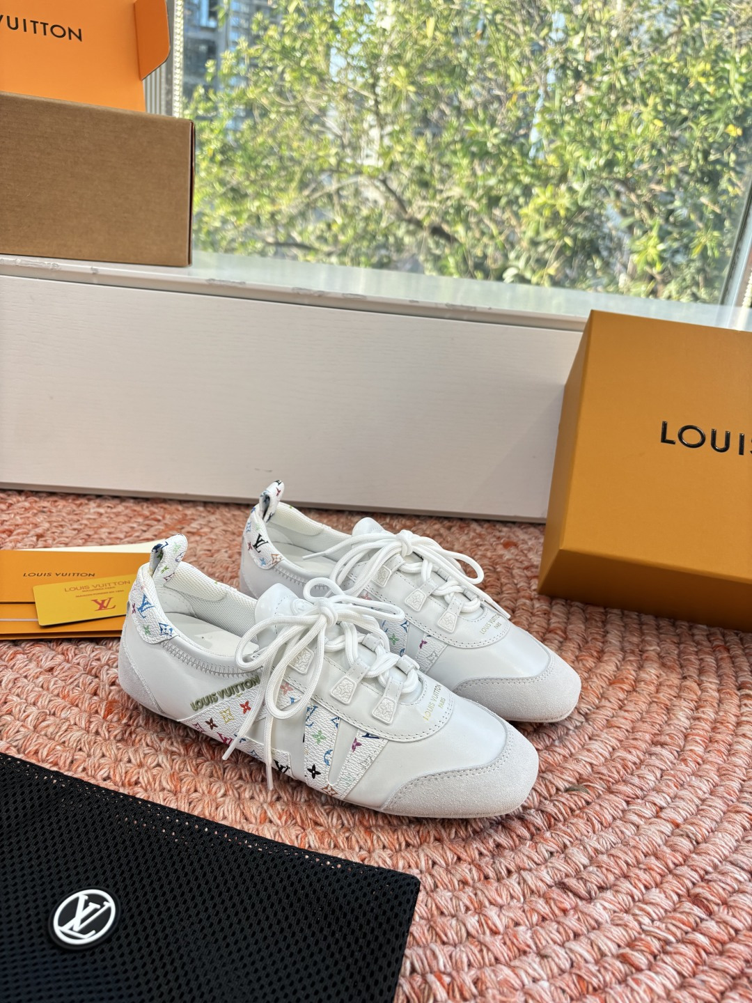 🌾G000所见即所得2026年春夏秀场上推出的 LV Footprint Soccer 芭蕾运动鞋是 P