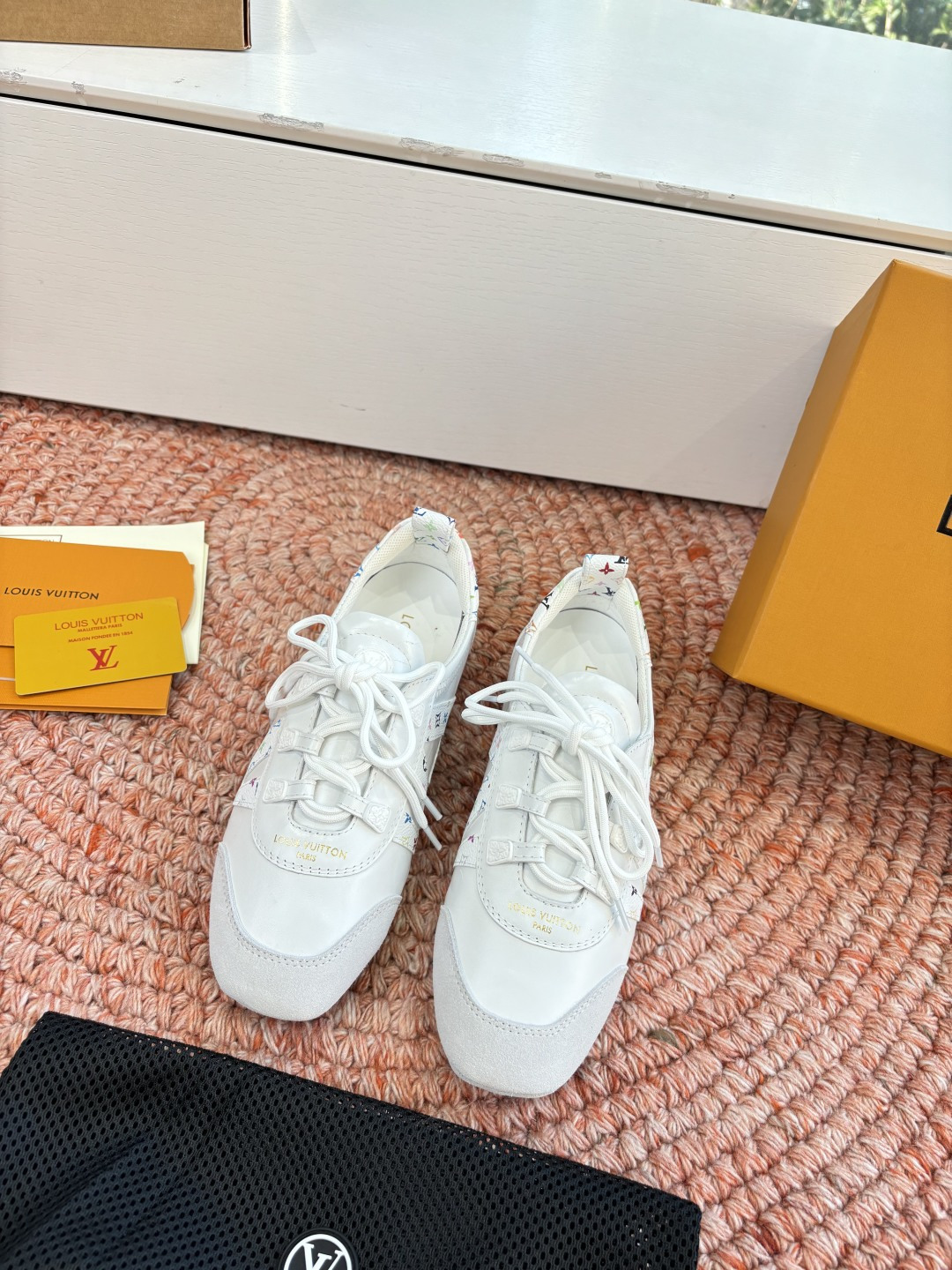 🌾G000所见即所得2026年春夏秀场上推出的 LV Footprint Soccer 芭蕾运动鞋是 P
