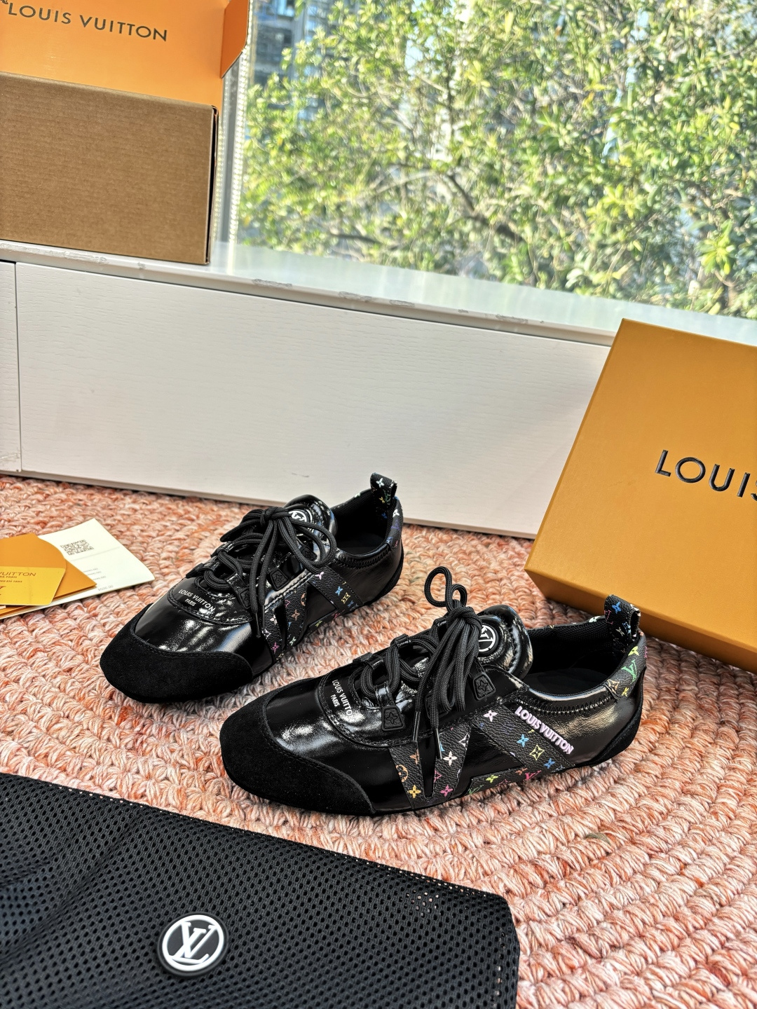 🌾G000所见即所得2026年春夏秀场上推出的 LV Footprint Soccer 芭蕾运动鞋是 P