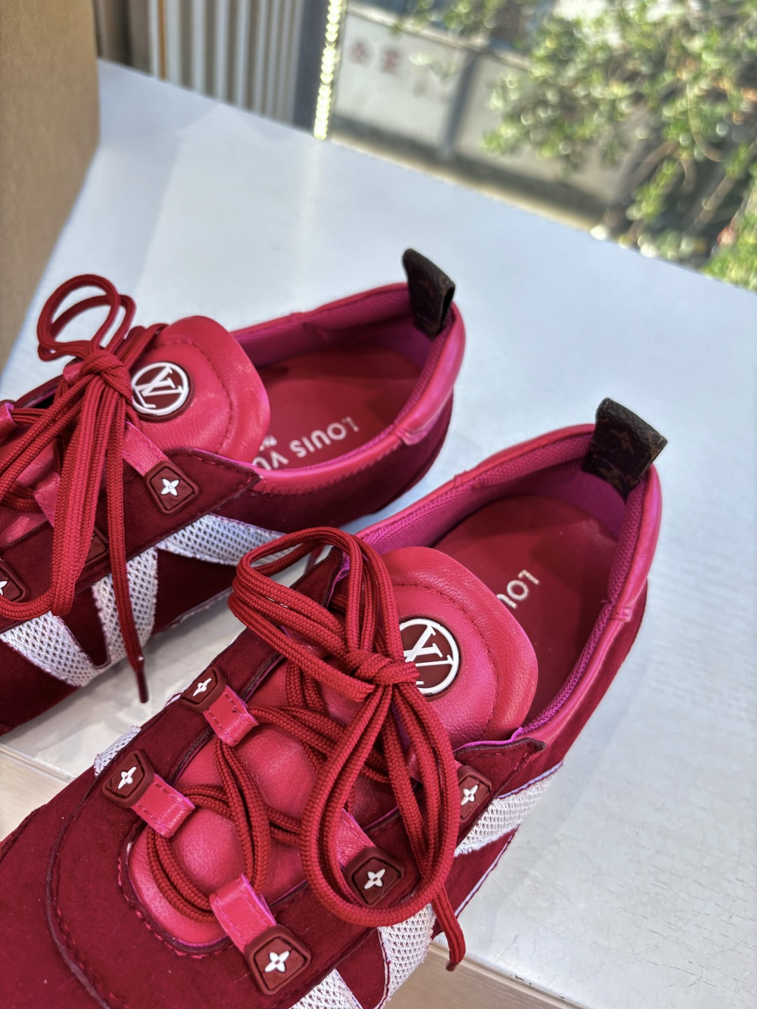 🌾G000所见即所得2026年春夏秀场上推出的 LV Footprint Soccer 芭蕾运动鞋是 P