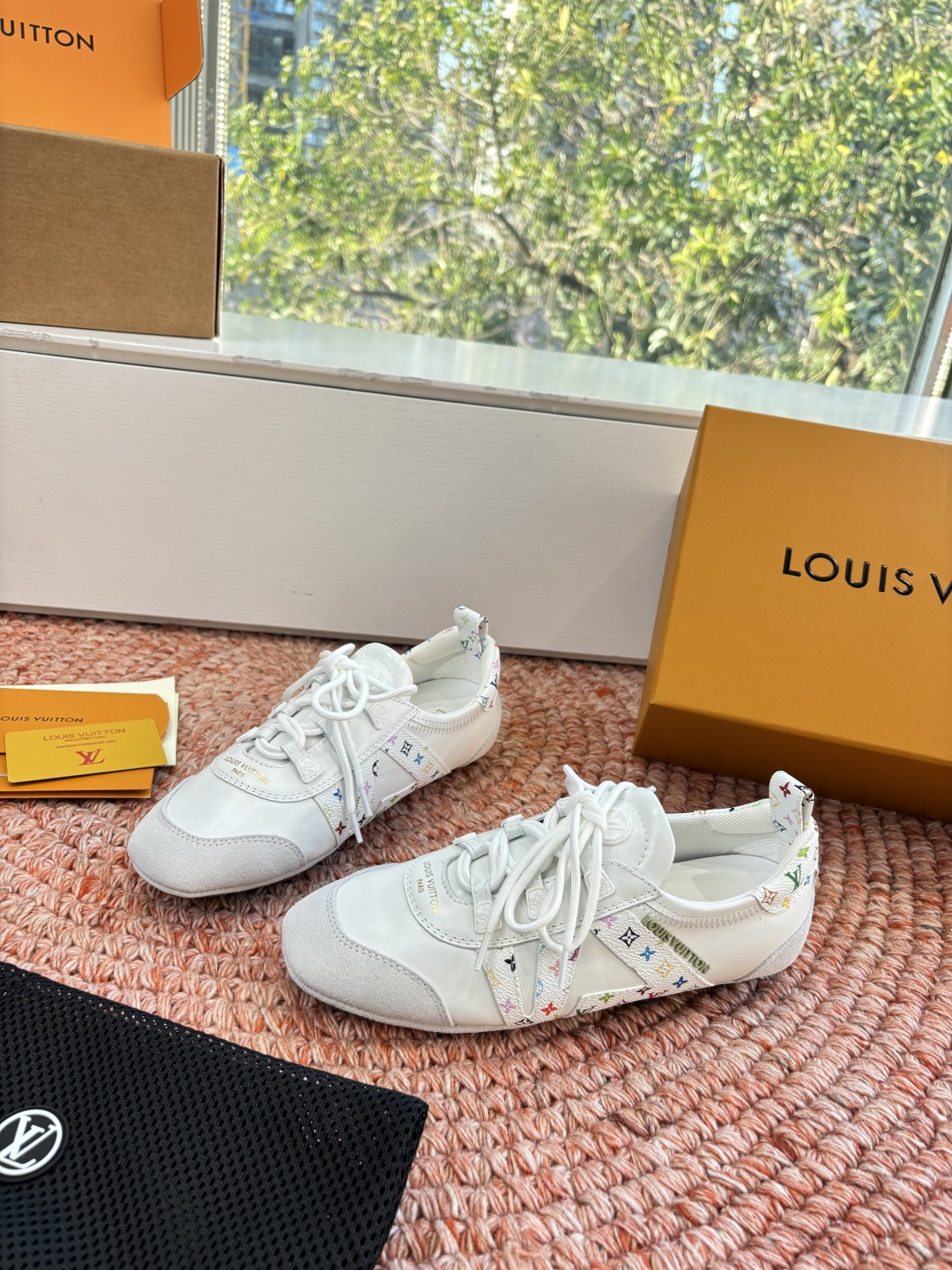 🌾G000所见即所得2026年春夏秀场上推出的 LV Footprint Soccer 芭蕾运动鞋是 P
