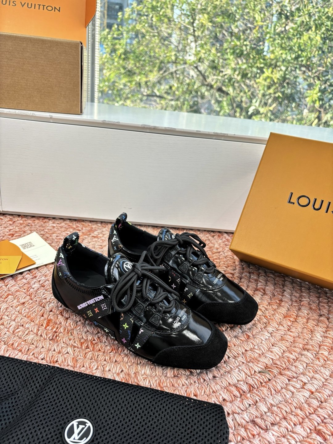 🌾G000所见即所得2026年春夏秀场上推出的 LV Footprint Soccer 芭蕾运动鞋是 P
