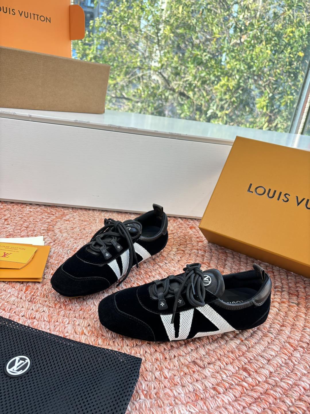 🌾G000所见即所得2026年春夏秀场上推出的 LV Footprint Soccer 芭蕾运动鞋是 P
