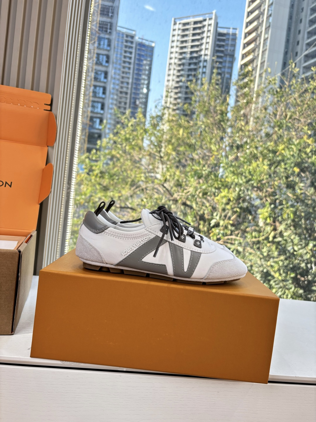🌾G000所见即所得2026年春夏秀场上推出的 LV Footprint Soccer 芭蕾运动鞋是 P
