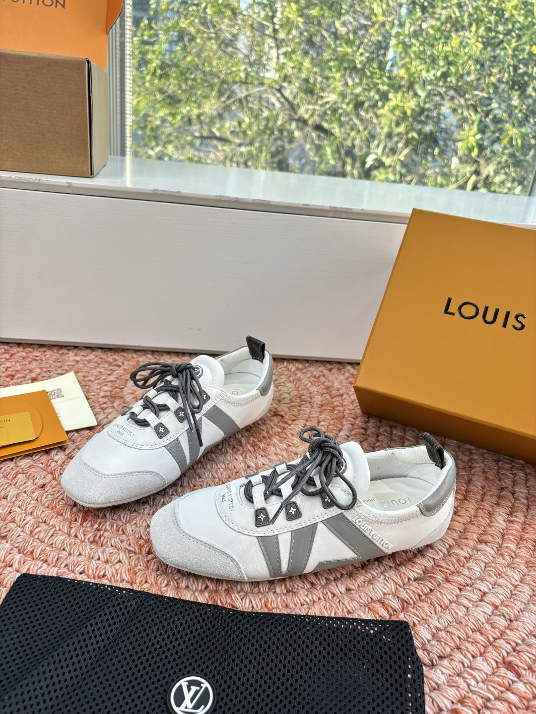 🌾G000所见即所得2026年春夏秀场上推出的 LV Footprint Soccer 芭蕾运动鞋是 P
