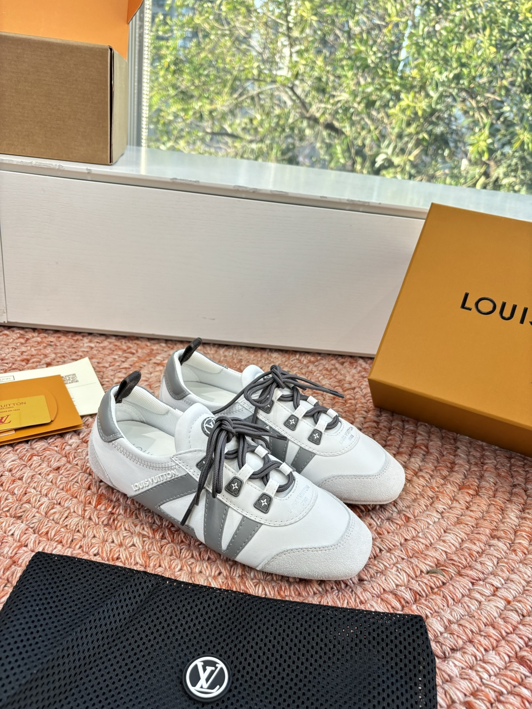 🌾G000所见即所得2026年春夏秀场上推出的 LV Footprint Soccer 芭蕾运动鞋是 P