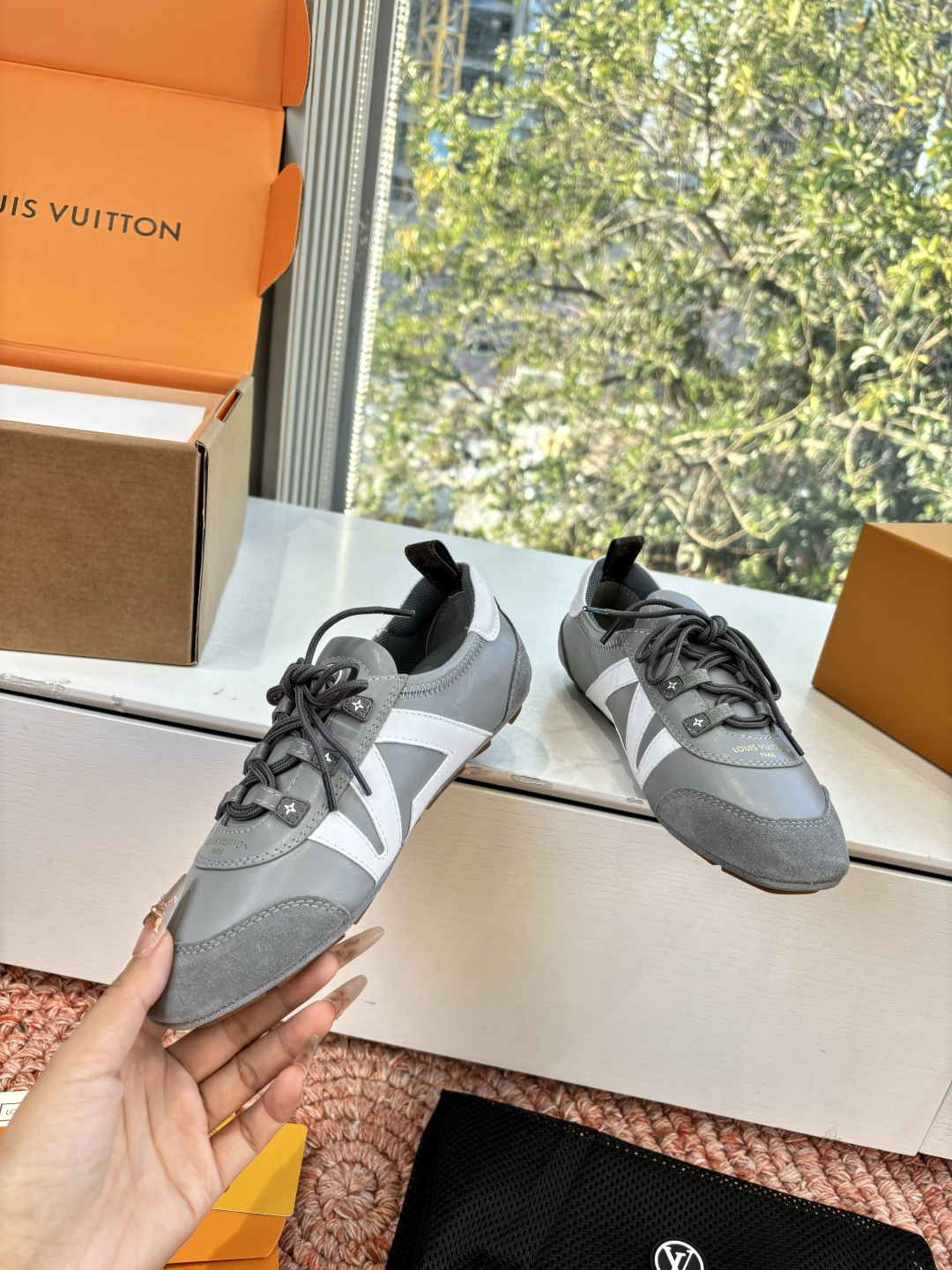 🌾G000所见即所得2026年春夏秀场上推出的 LV Footprint Soccer 芭蕾运动鞋是 P
