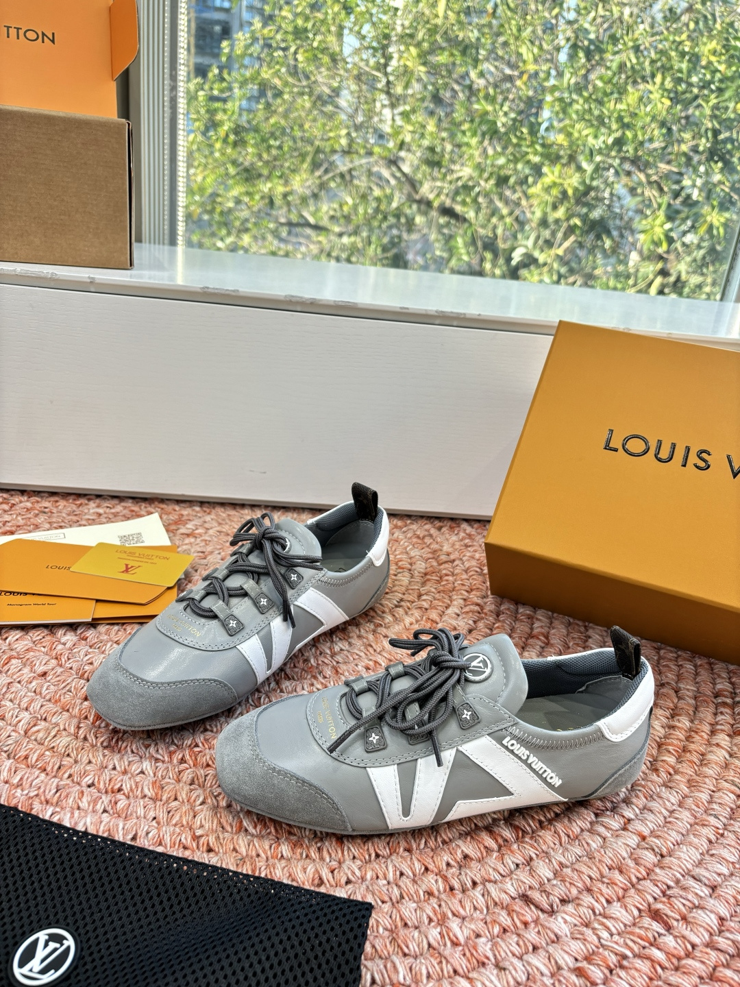 🌾G000所见即所得2026年春夏秀场上推出的 LV Footprint Soccer 芭蕾运动鞋是 P