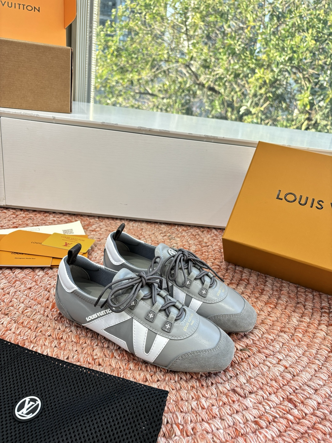 🌾G000所见即所得2026年春夏秀场上推出的 LV Footprint Soccer 芭蕾运动鞋是 P