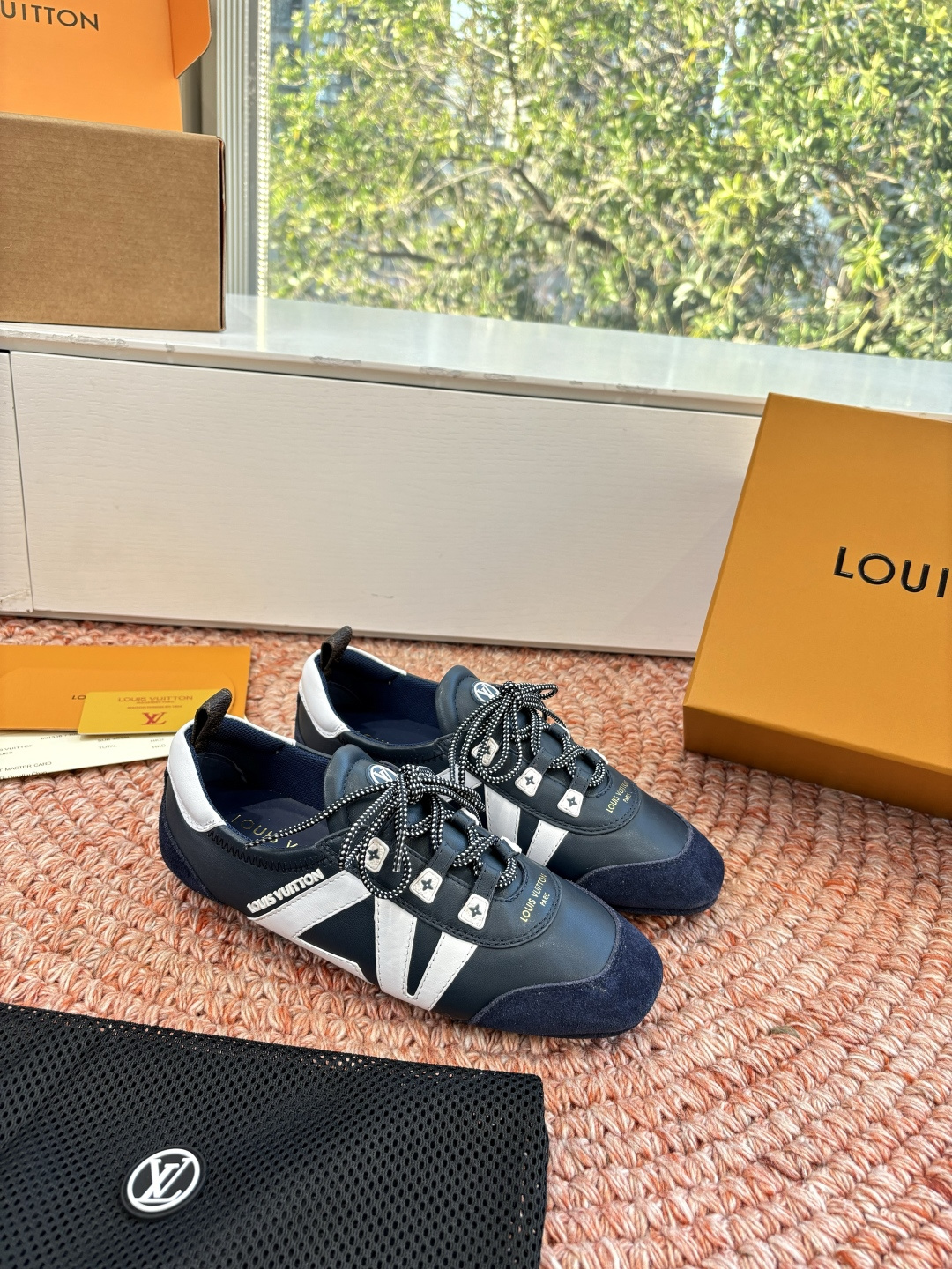 🌾G000所见即所得2026年春夏秀场上推出的 LV Footprint Soccer 芭蕾运动鞋是 P