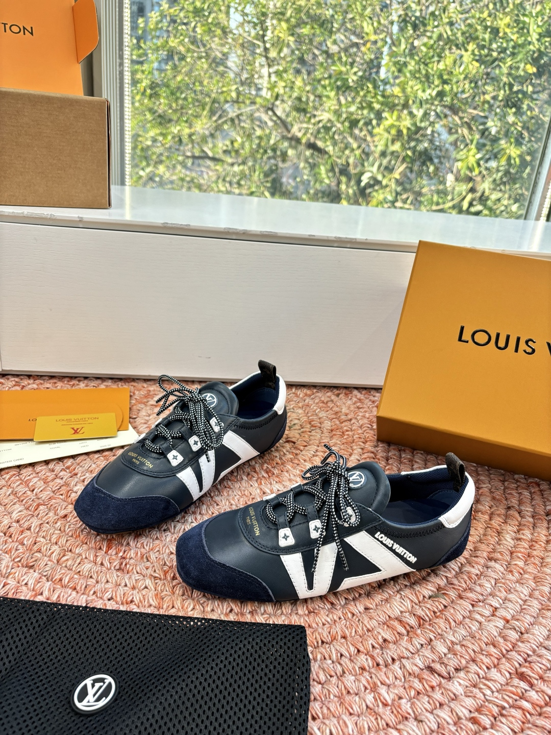 🌾G000所见即所得2026年春夏秀场上推出的 LV Footprint Soccer 芭蕾运动鞋是 P