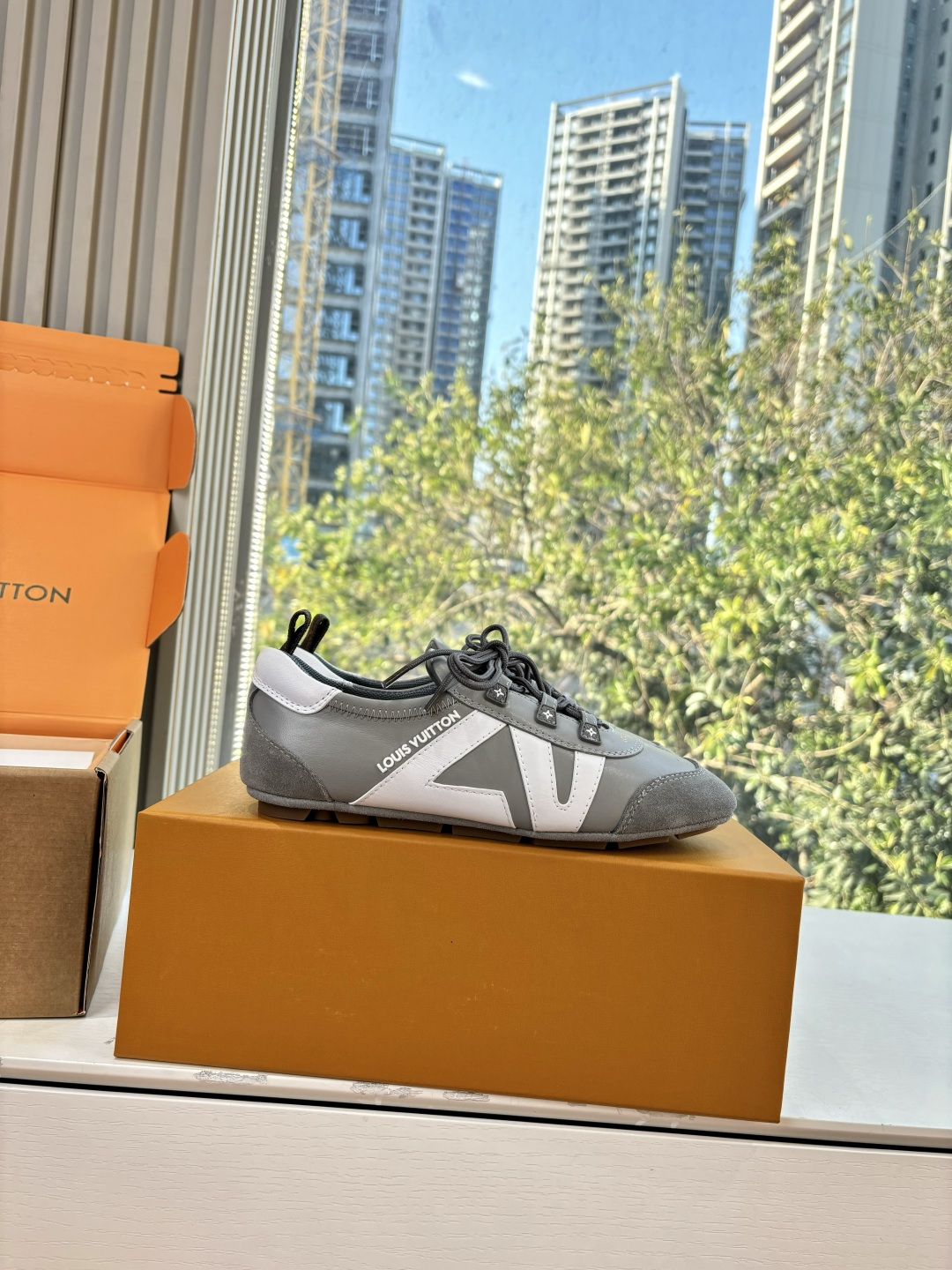 🌾G000所见即所得2026年春夏秀场上推出的 LV Footprint Soccer 芭蕾运动鞋是 P
